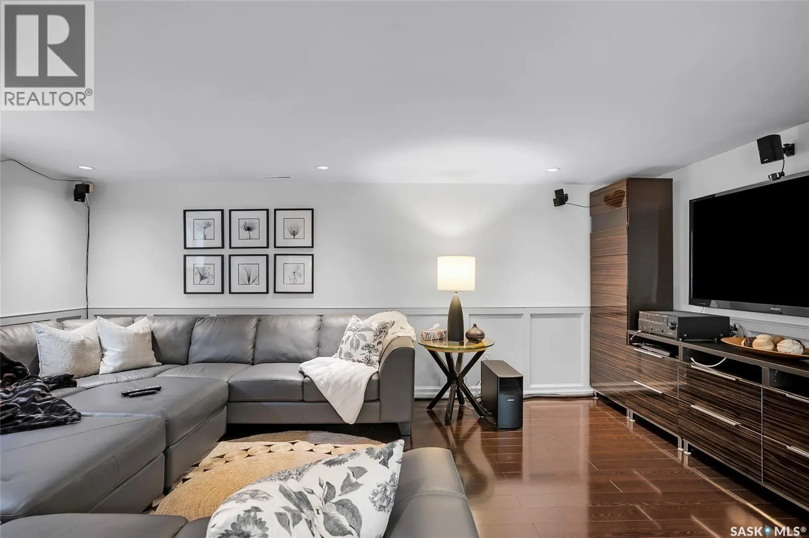 104 8th AVENUE W