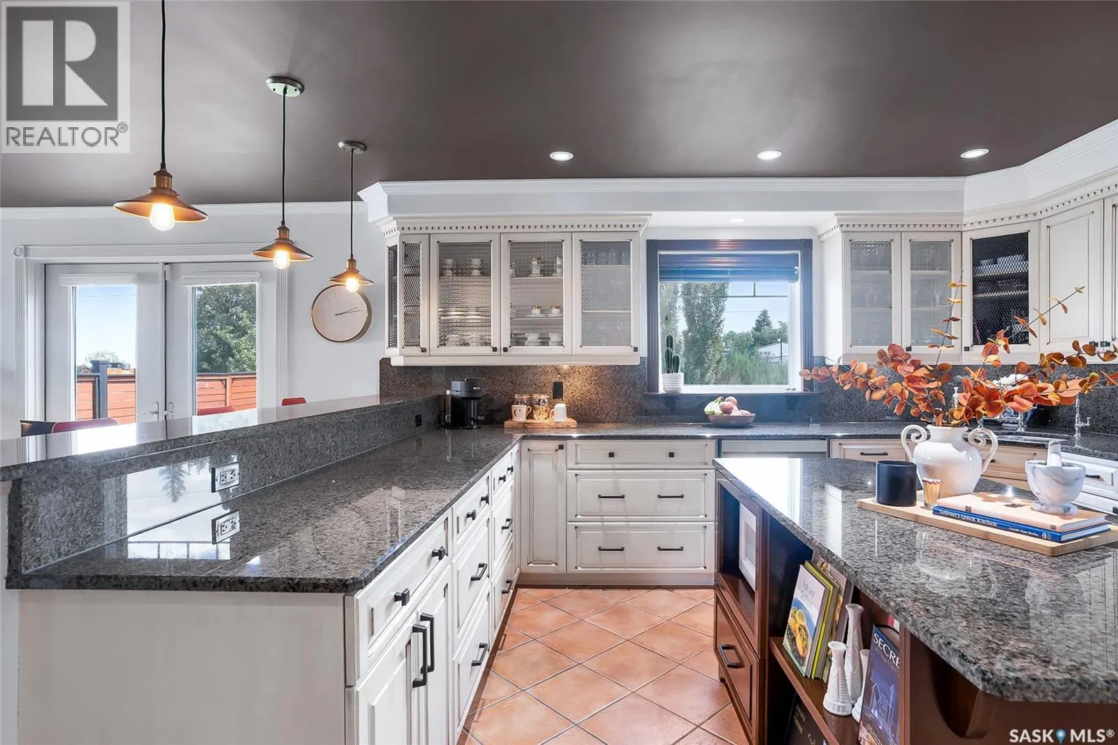 104 8th AVENUE W