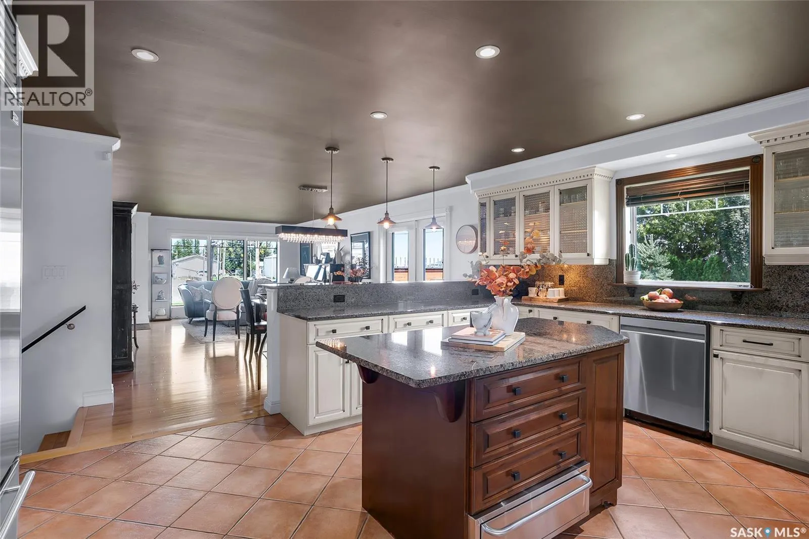 104 8th AVENUE W