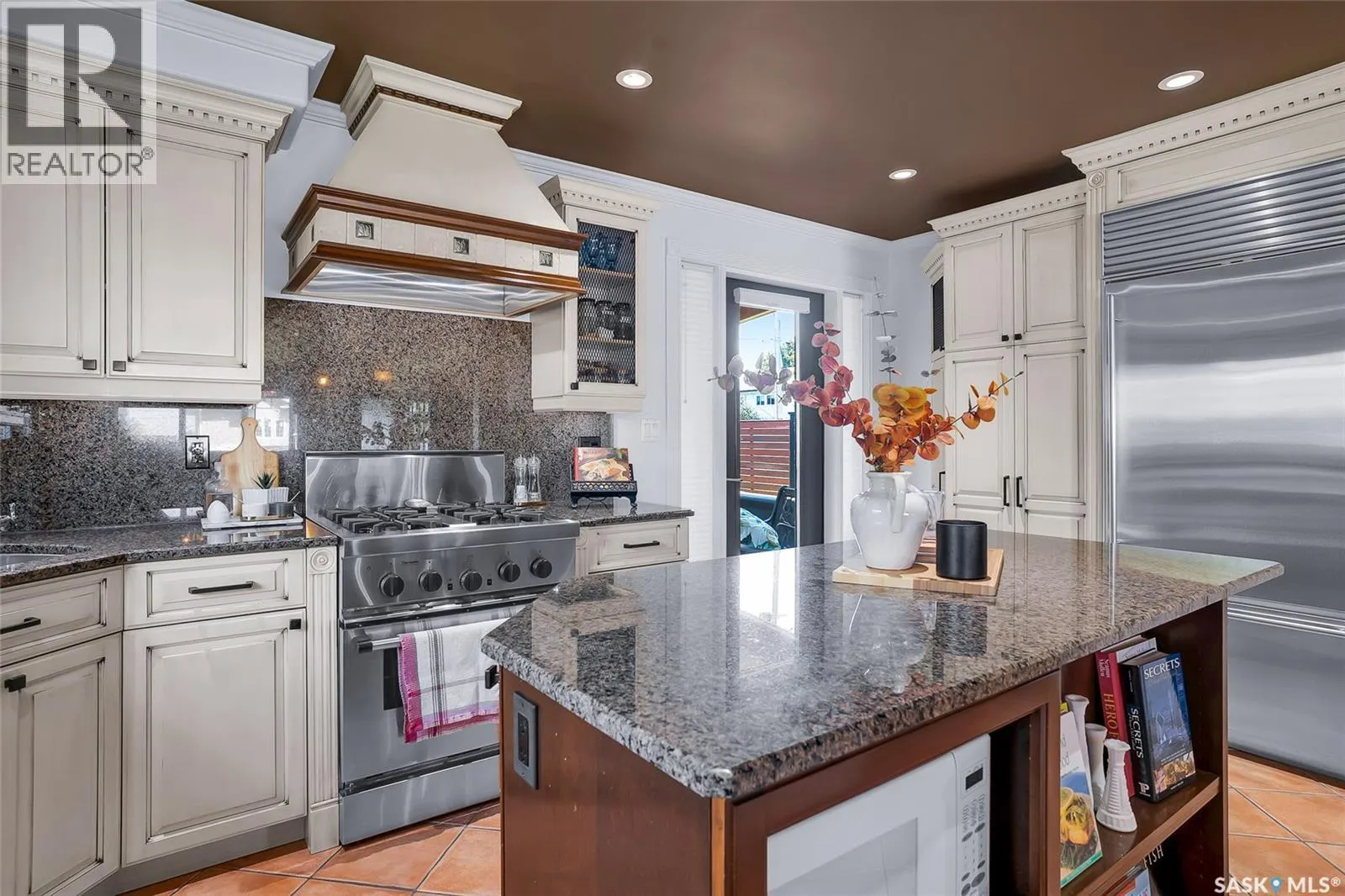 104 8th AVENUE W
