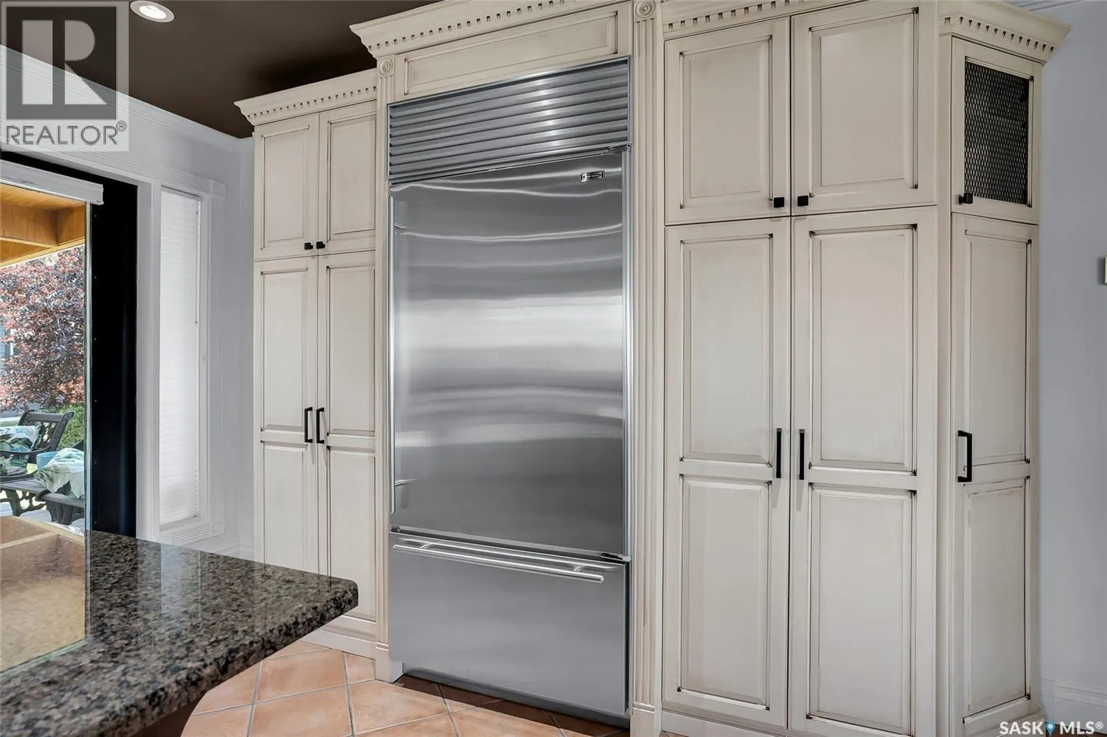 104 8th AVENUE W