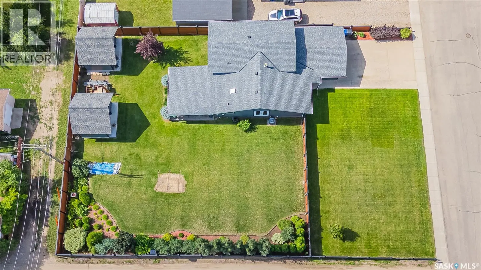 104 8th AVENUE W
