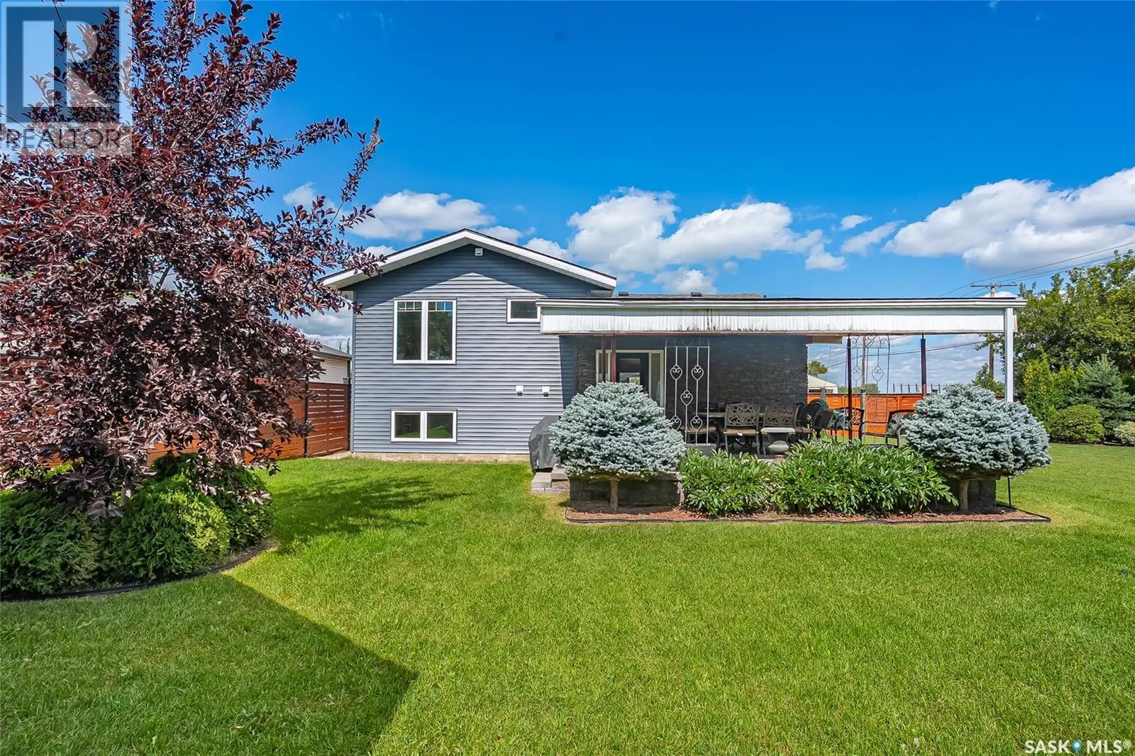 104 8th AVENUE W