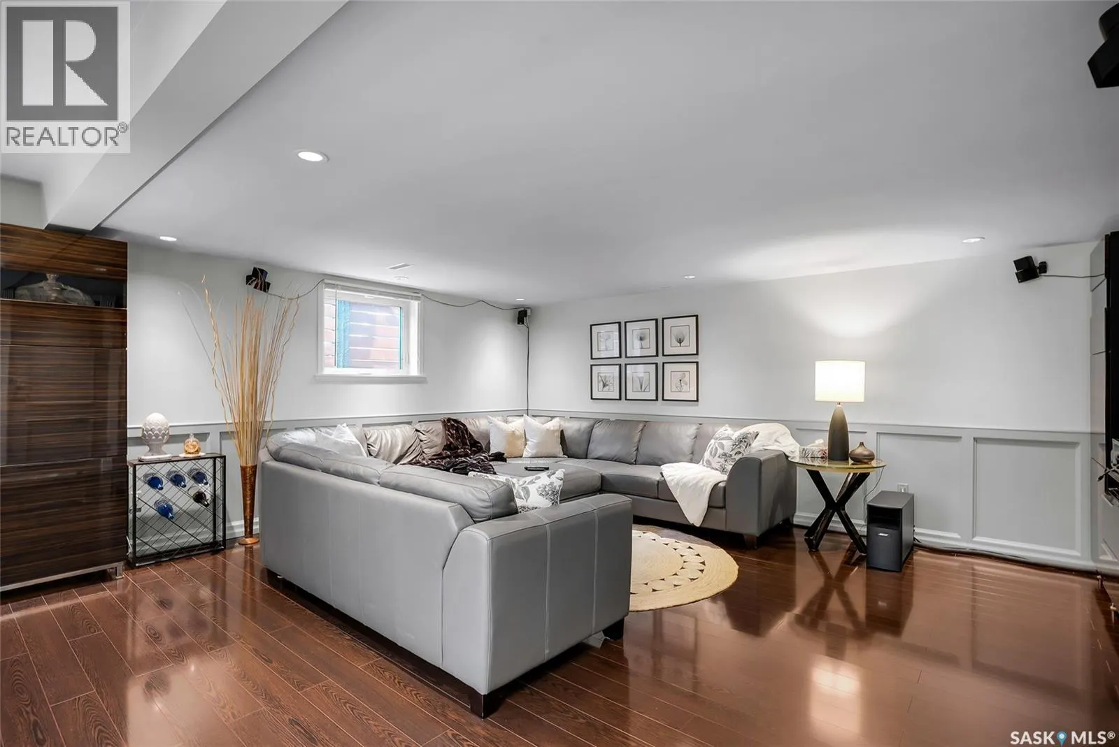 104 8th AVENUE W