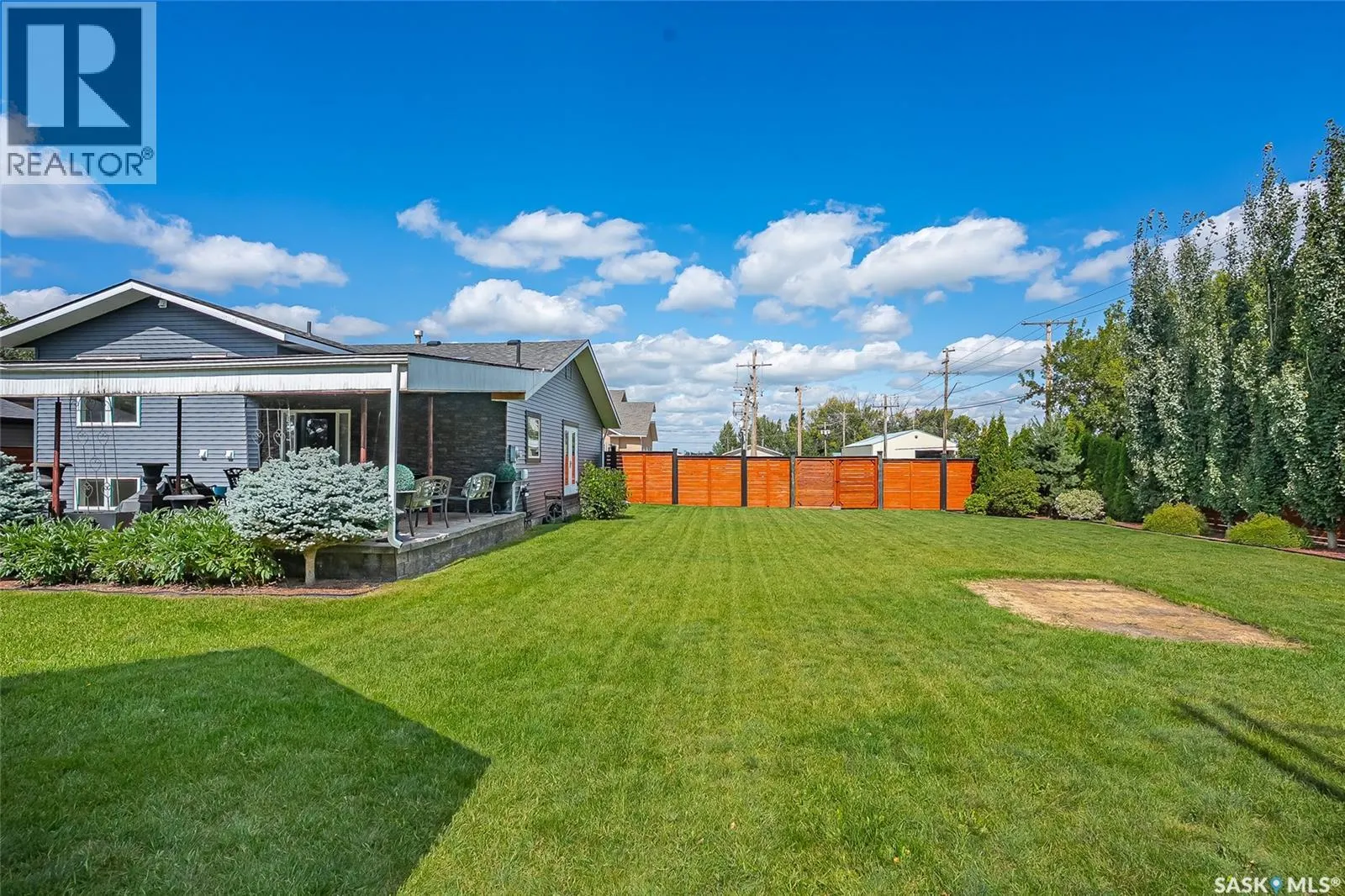 104 8th AVENUE W
