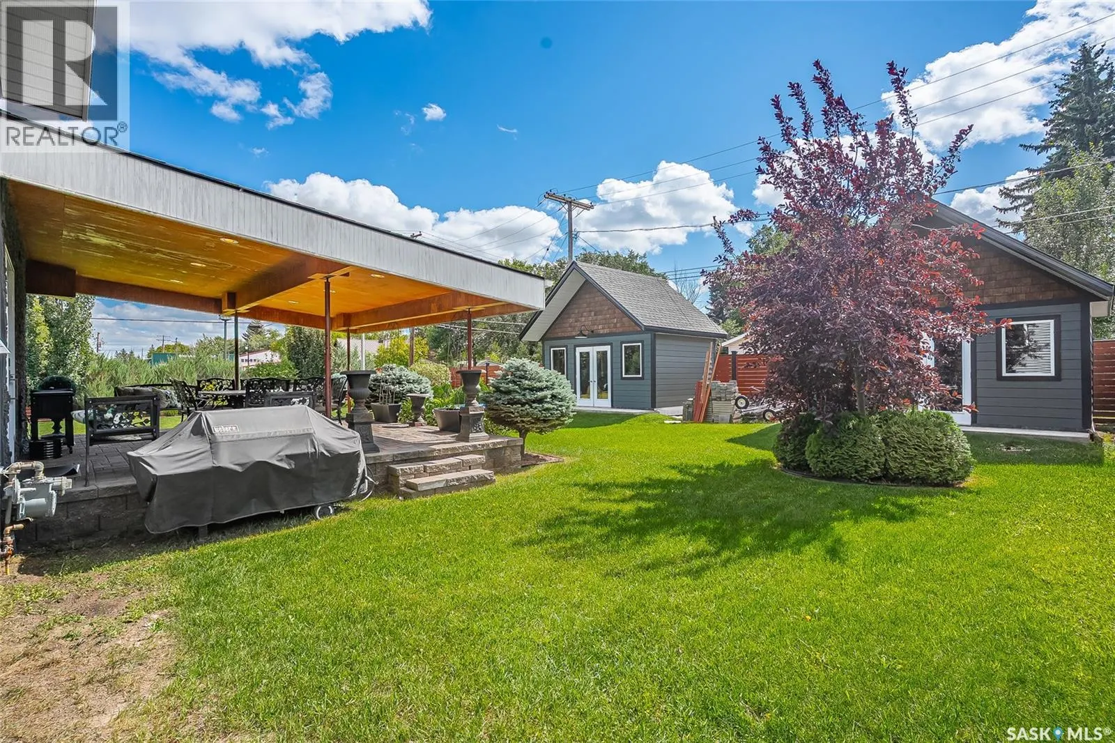 104 8th AVENUE W