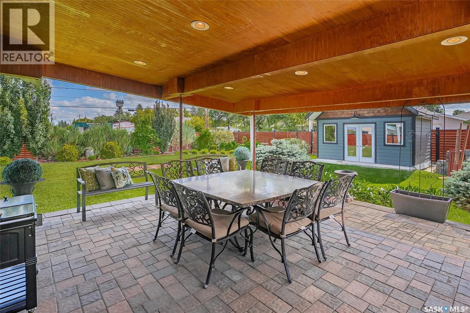 104 8th AVENUE W