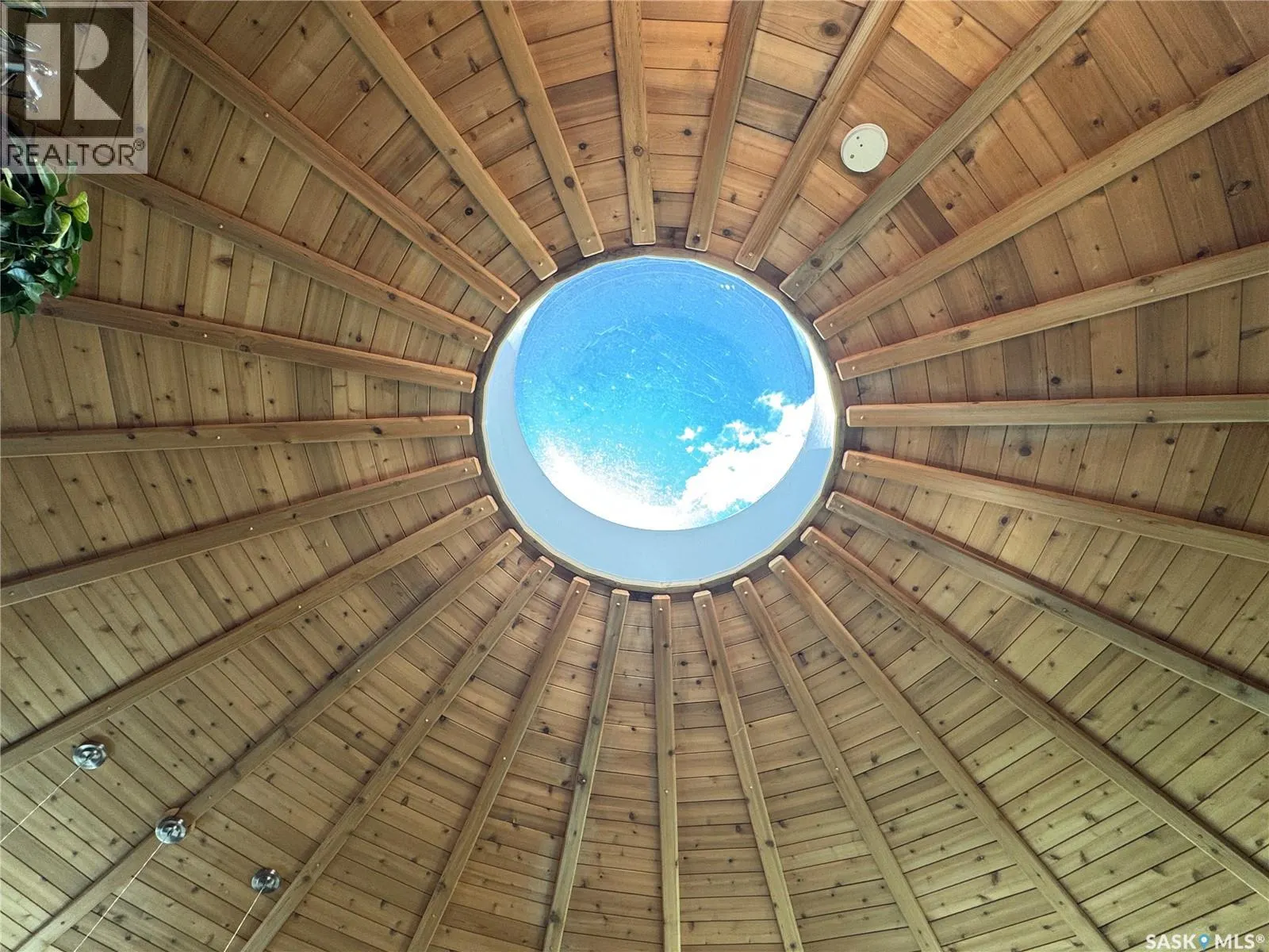 Lakefront Round House