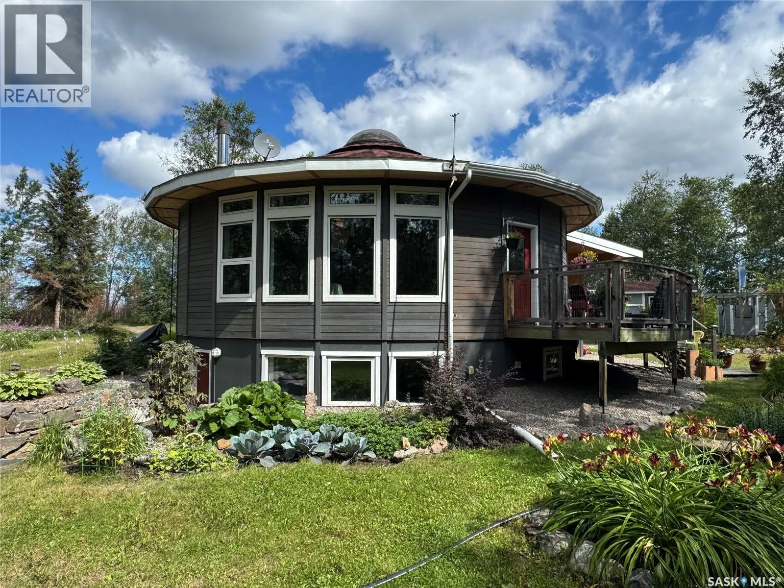 Lakefront Round House