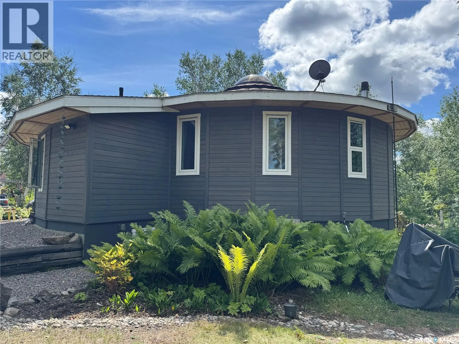 Lakefront Round House