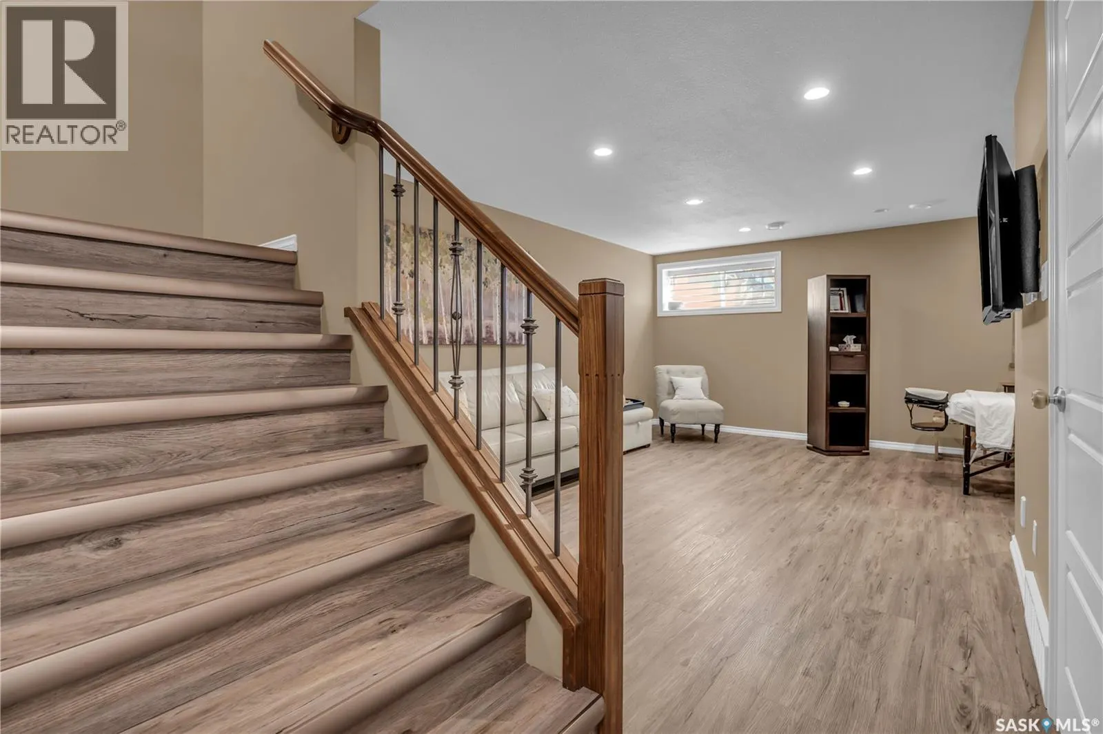 146 4100 Sandhill CRESCENT