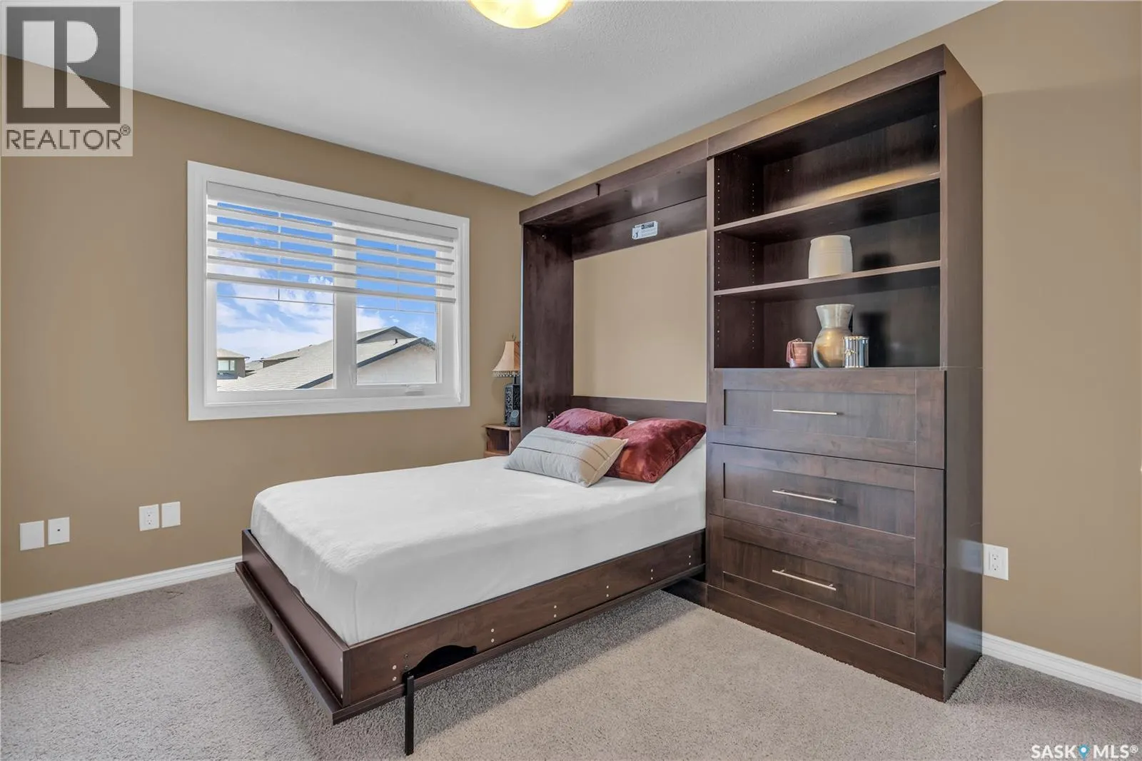146 4100 Sandhill CRESCENT