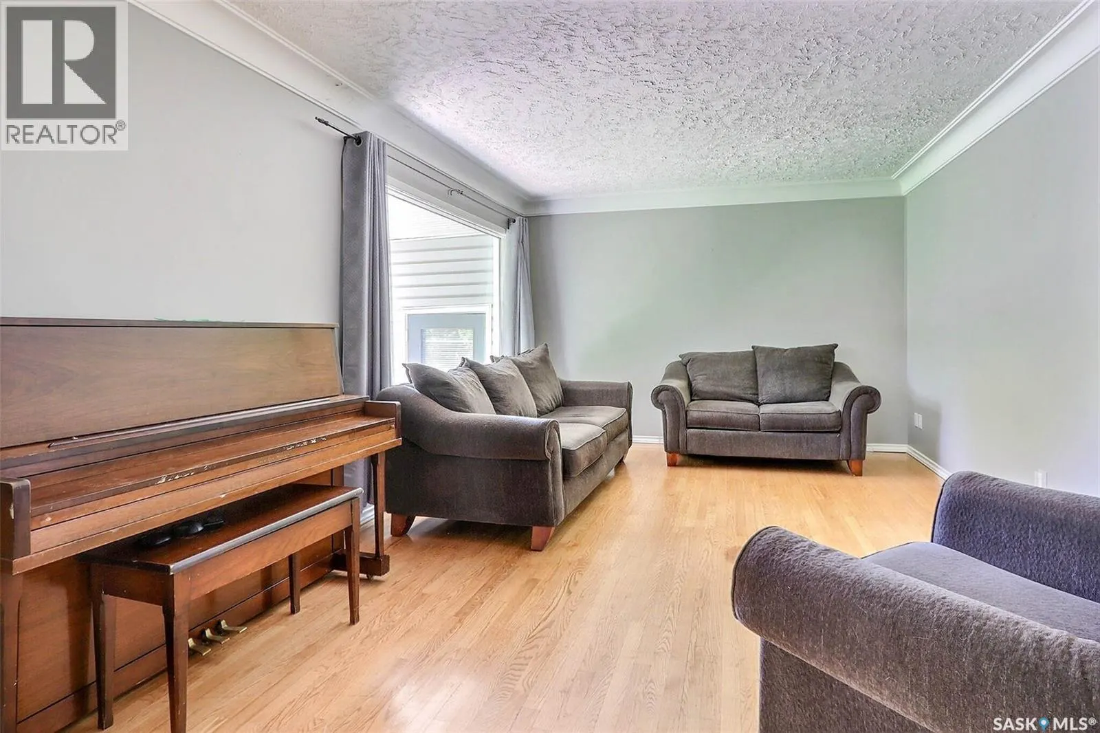 324 19th STREET W