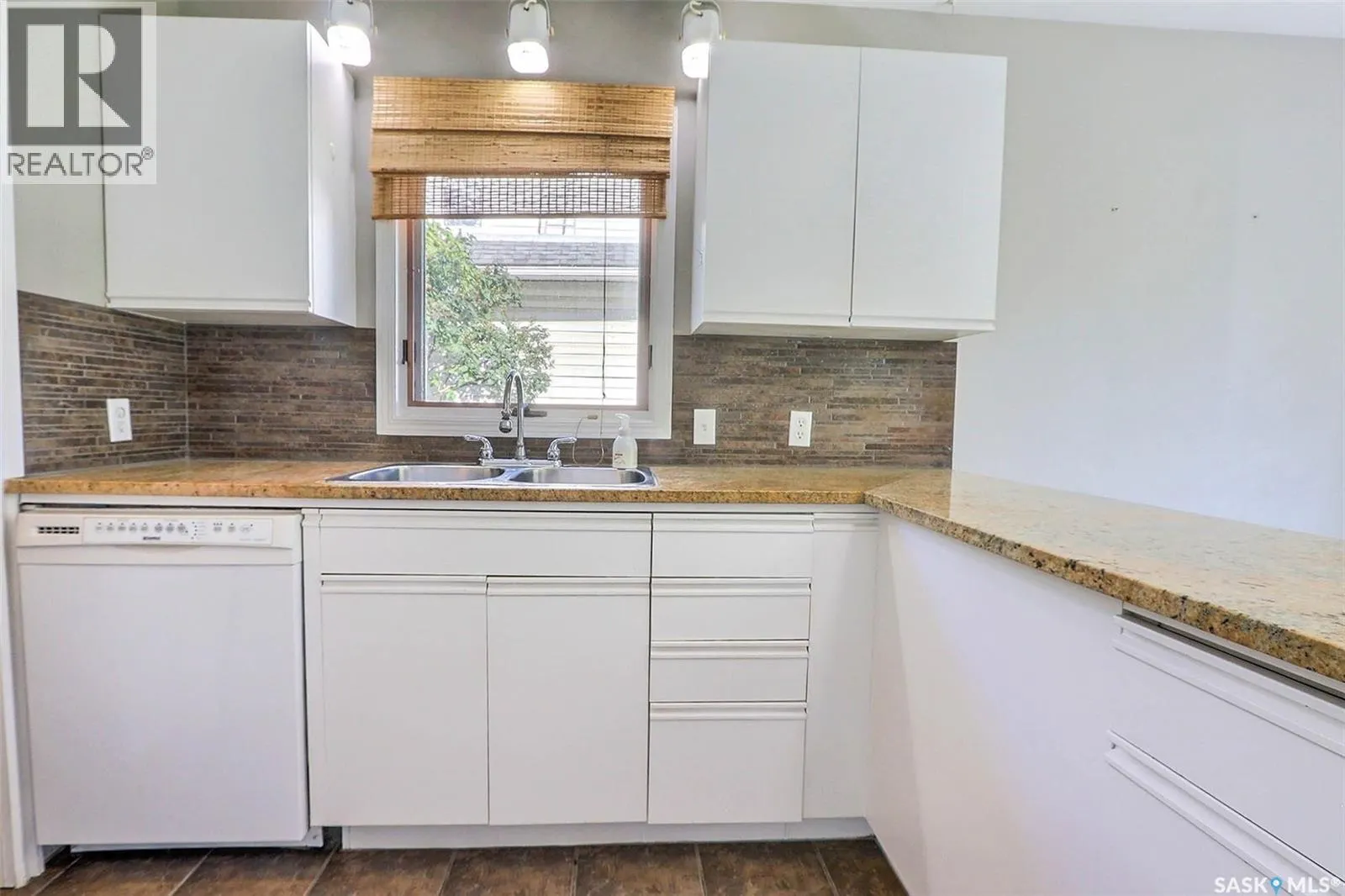 324 19th STREET W