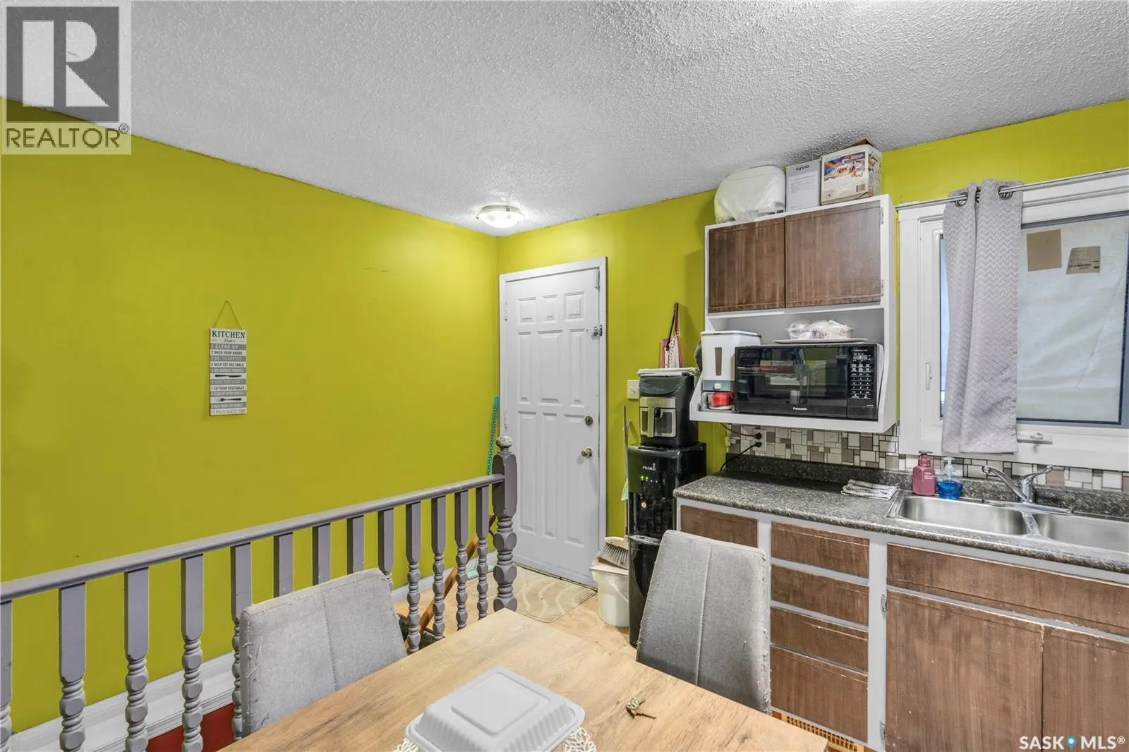869 Macklem DRIVE