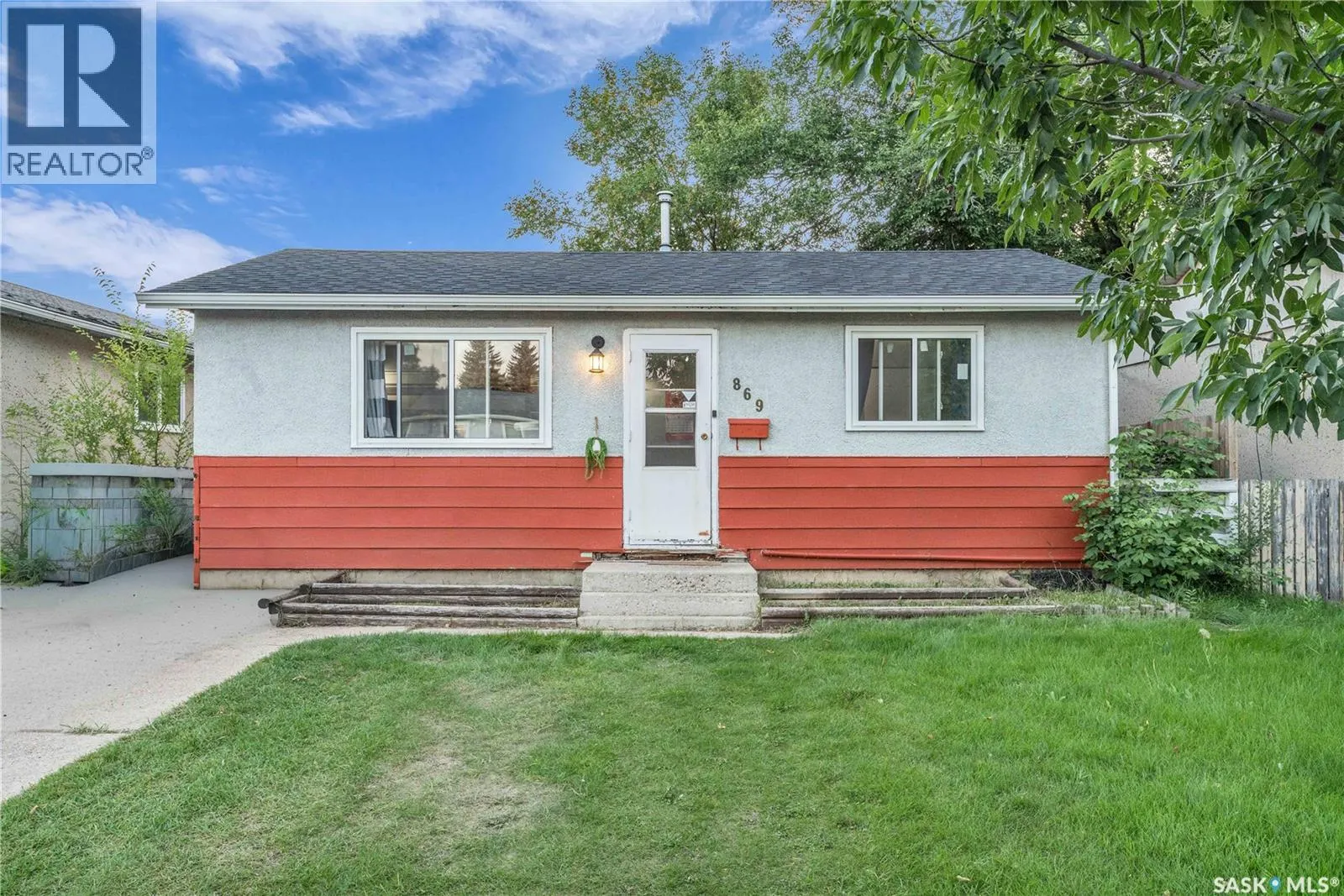 869 Macklem DRIVE