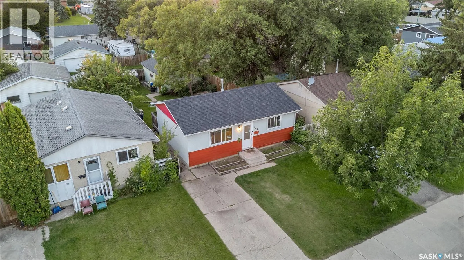869 Macklem DRIVE