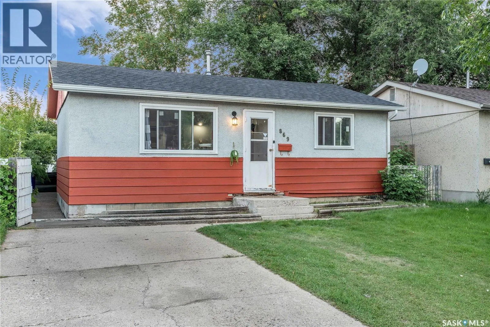 869 Macklem DRIVE