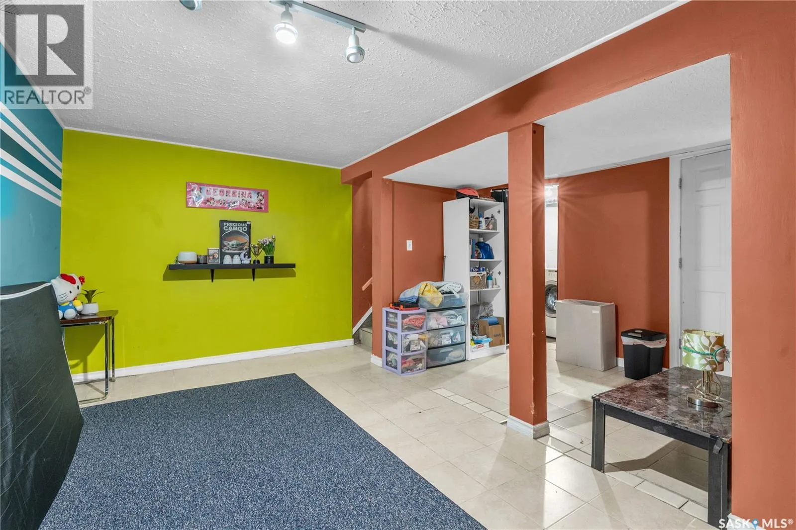869 Macklem DRIVE