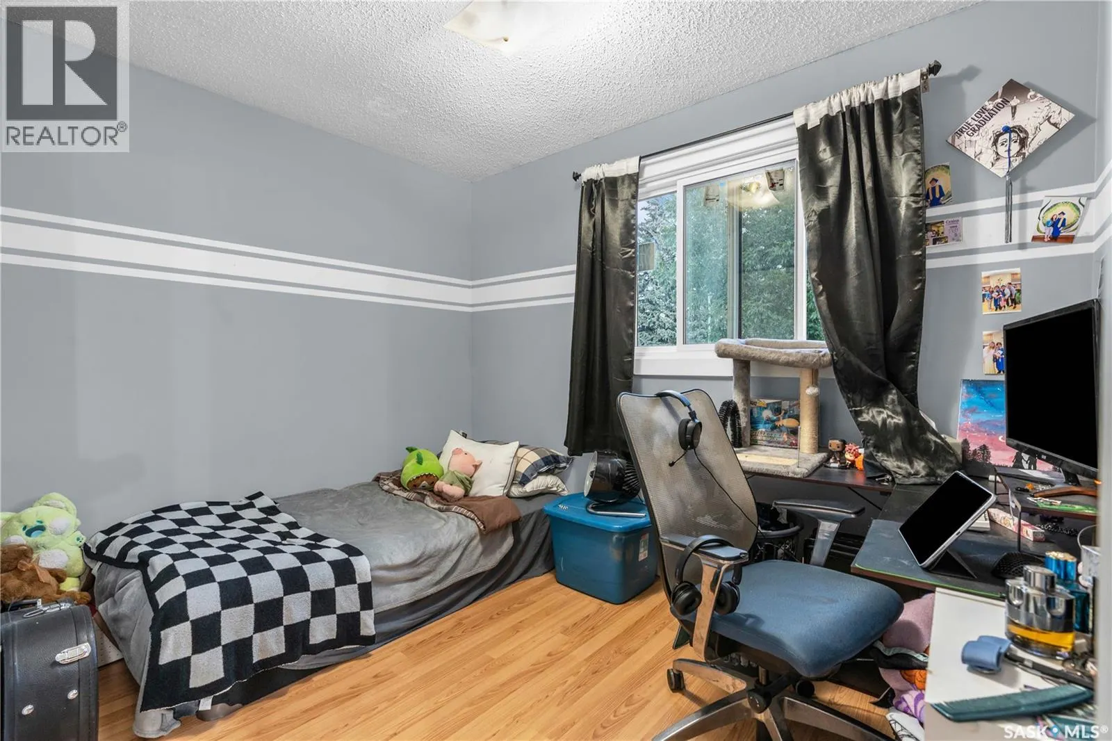 869 Macklem DRIVE