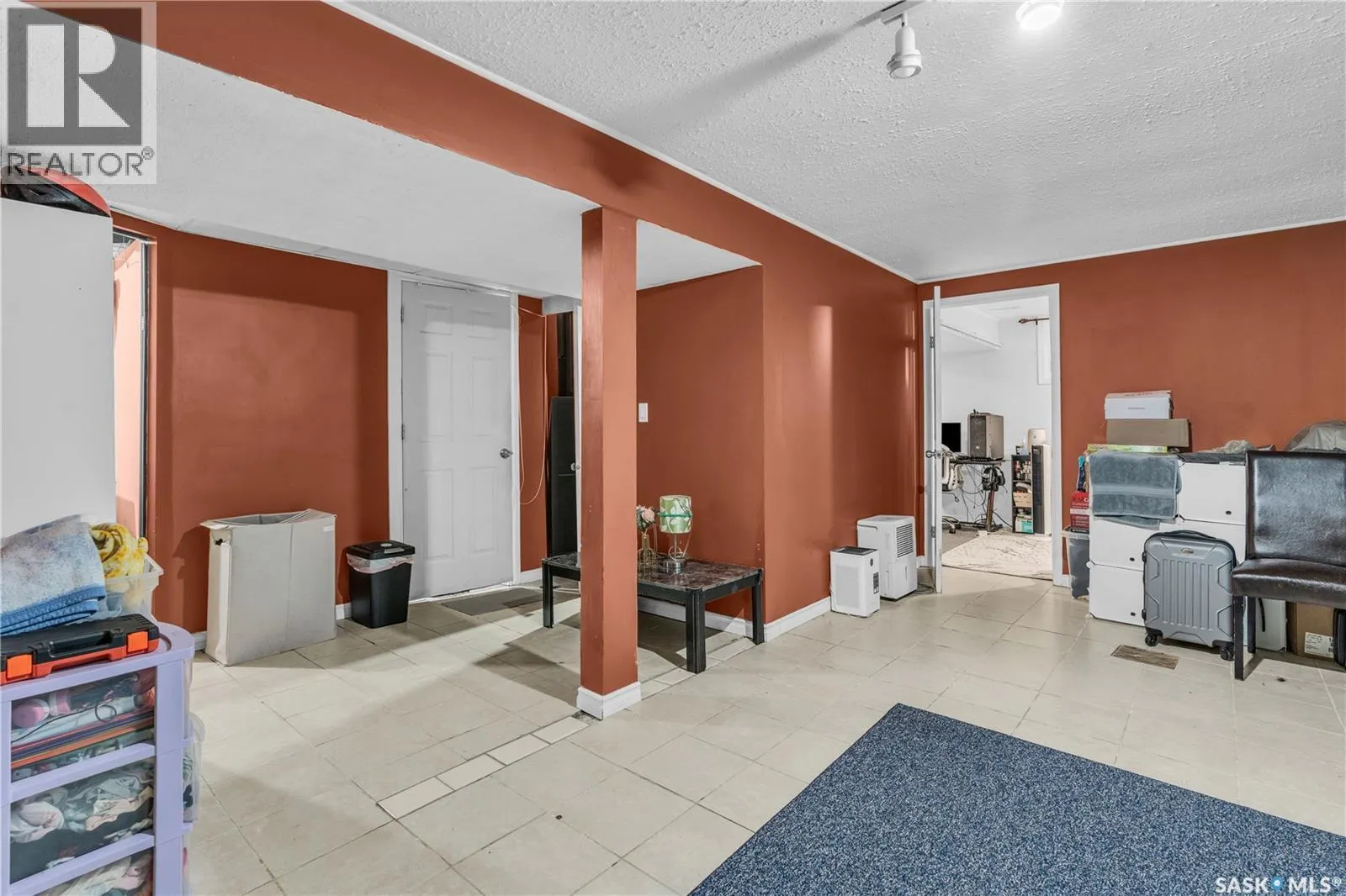 869 Macklem DRIVE