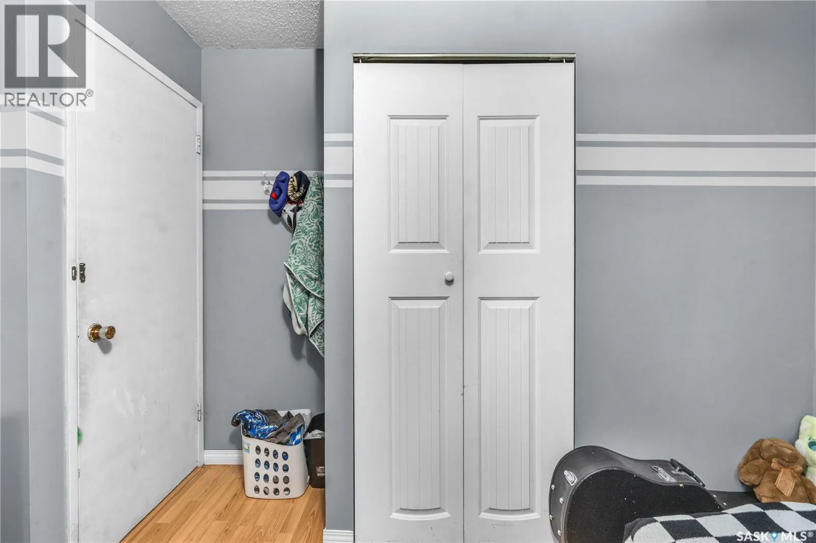 869 Macklem DRIVE