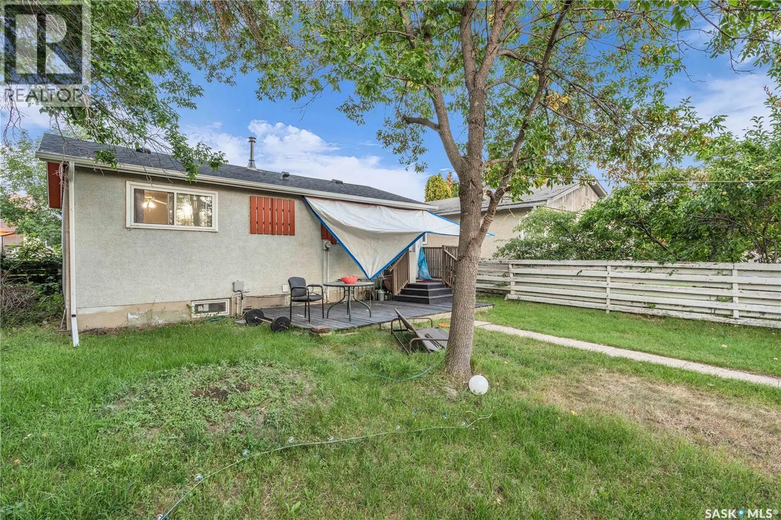 869 Macklem DRIVE