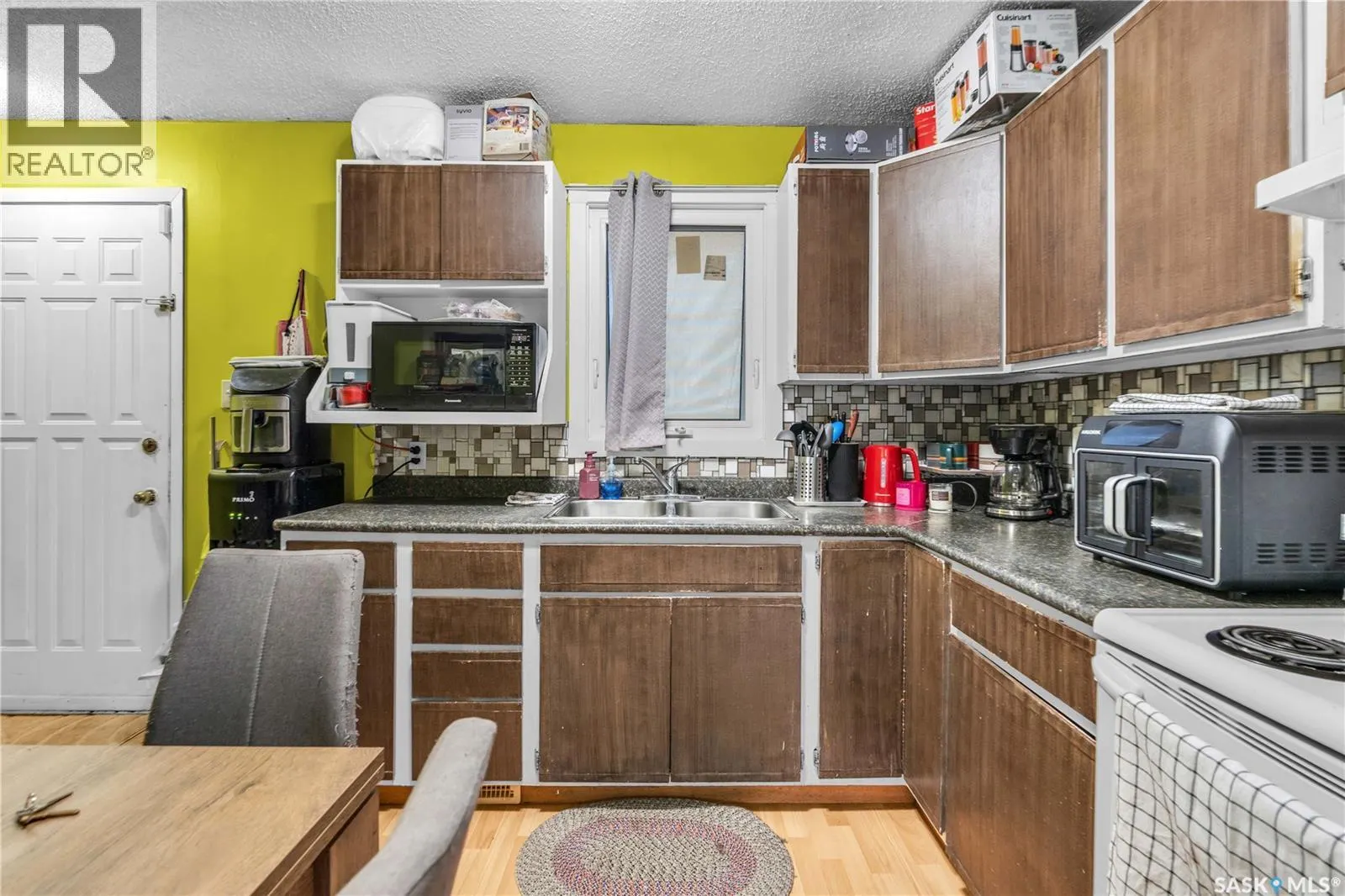 869 Macklem DRIVE