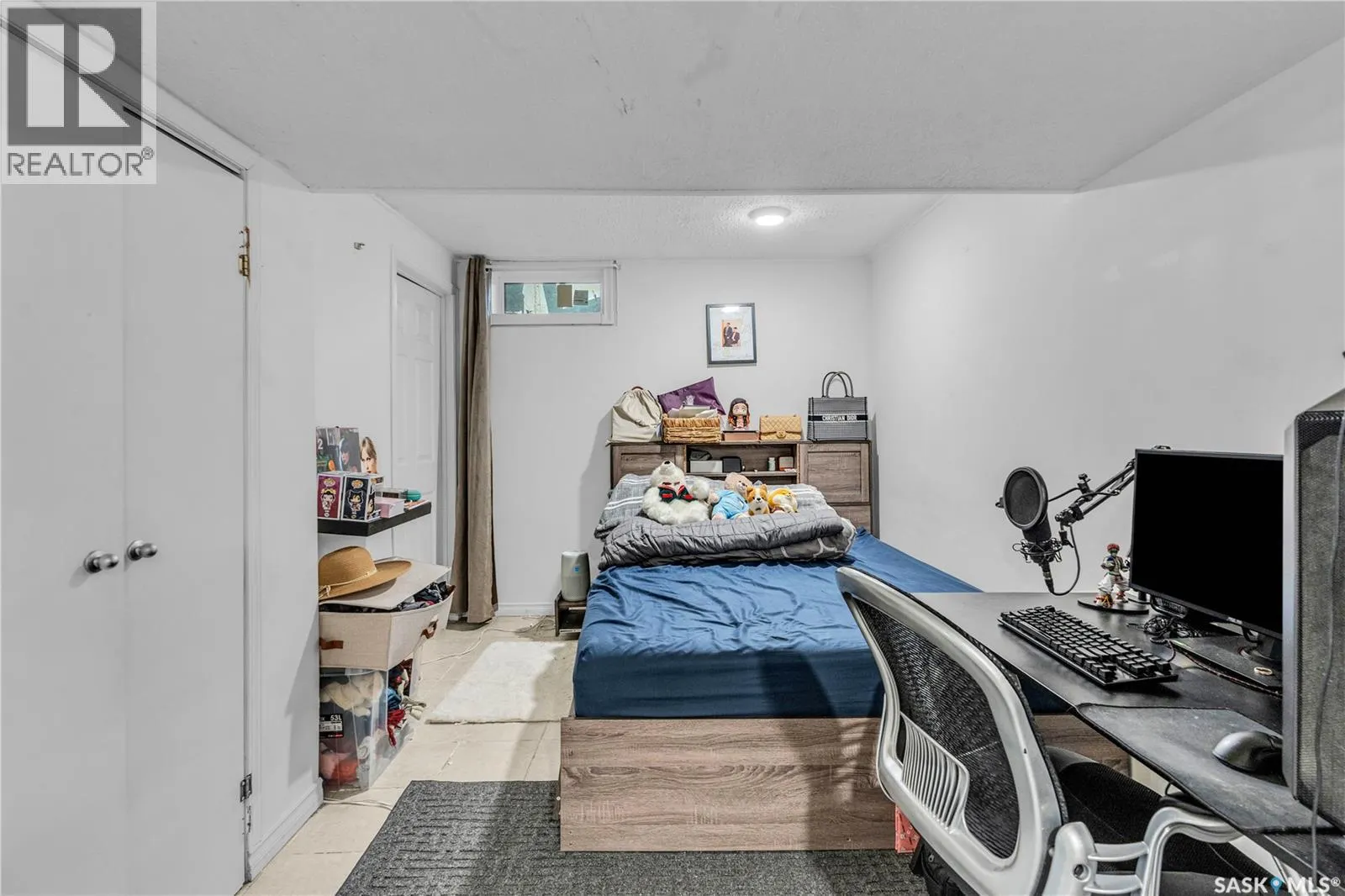 869 Macklem DRIVE