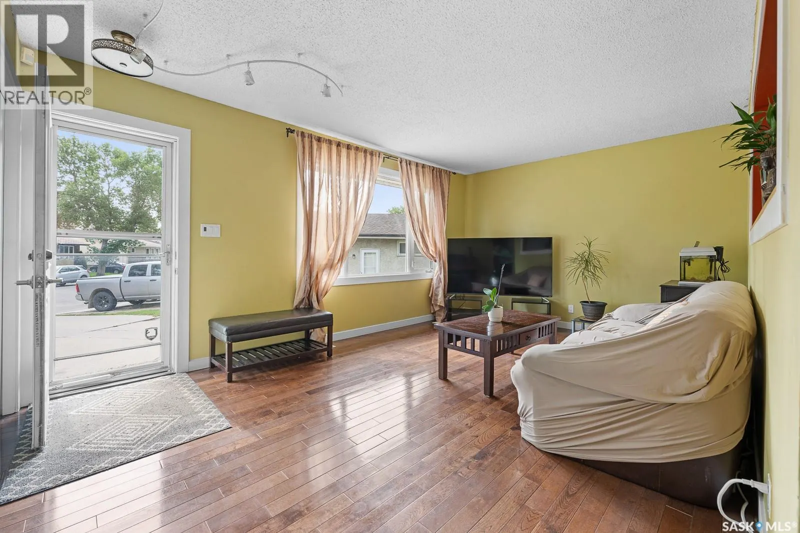 762 Bard CRESCENT N