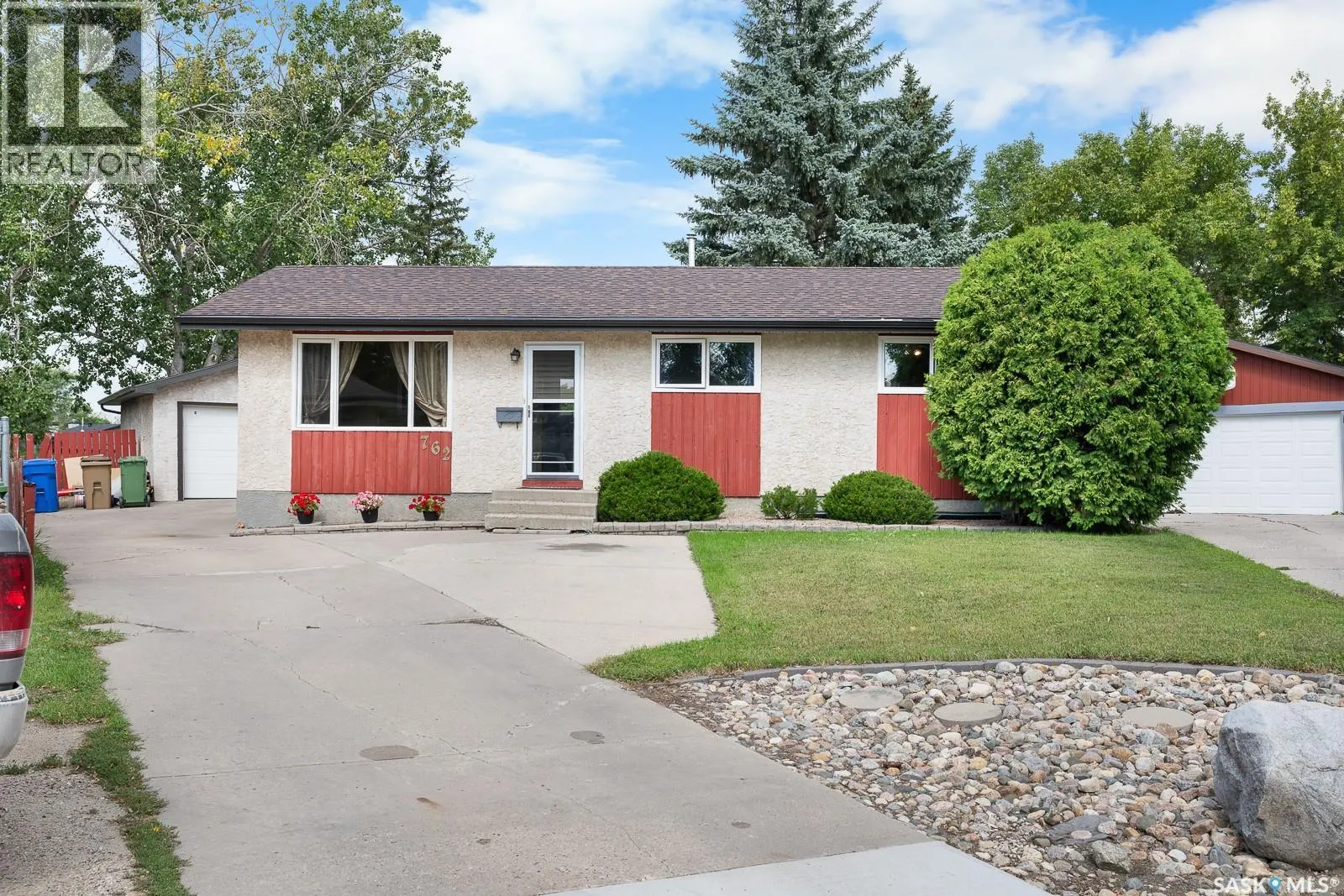 762 Bard CRESCENT N