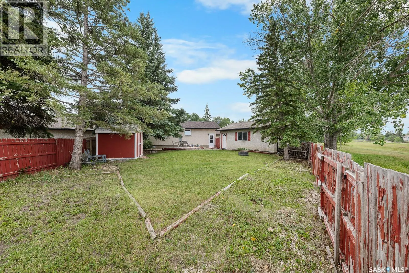 762 Bard CRESCENT N