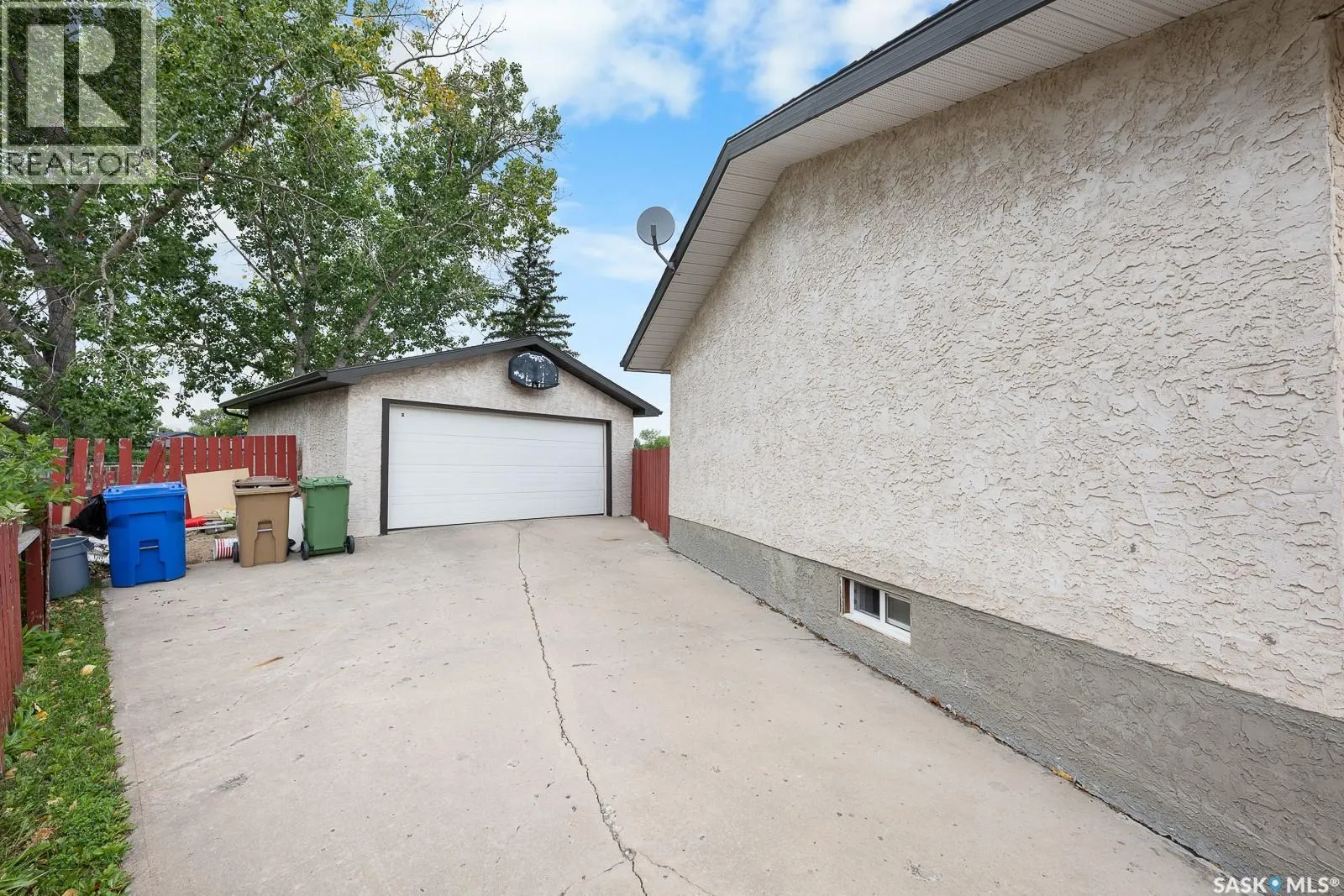 762 Bard CRESCENT N