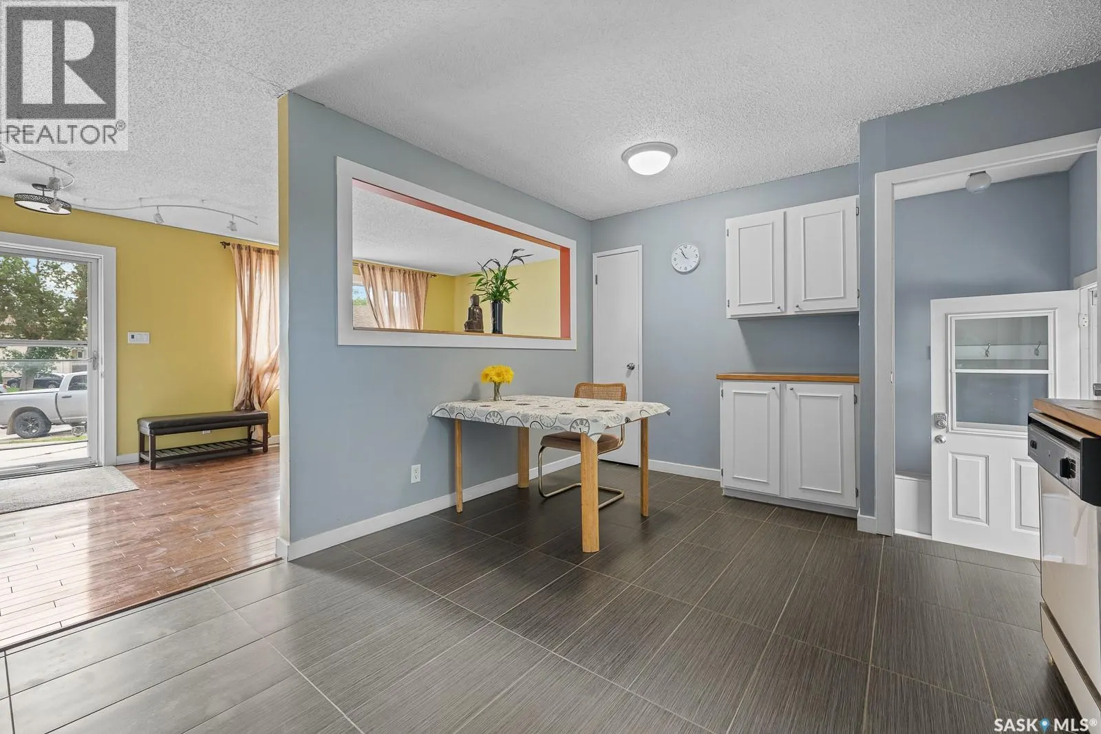 762 Bard CRESCENT N