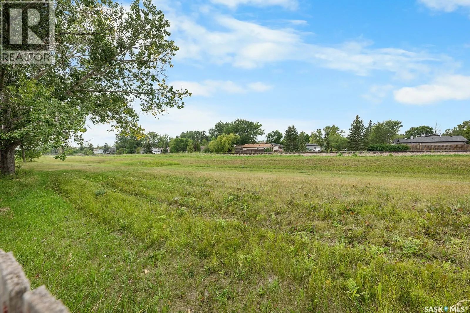 762 Bard CRESCENT N