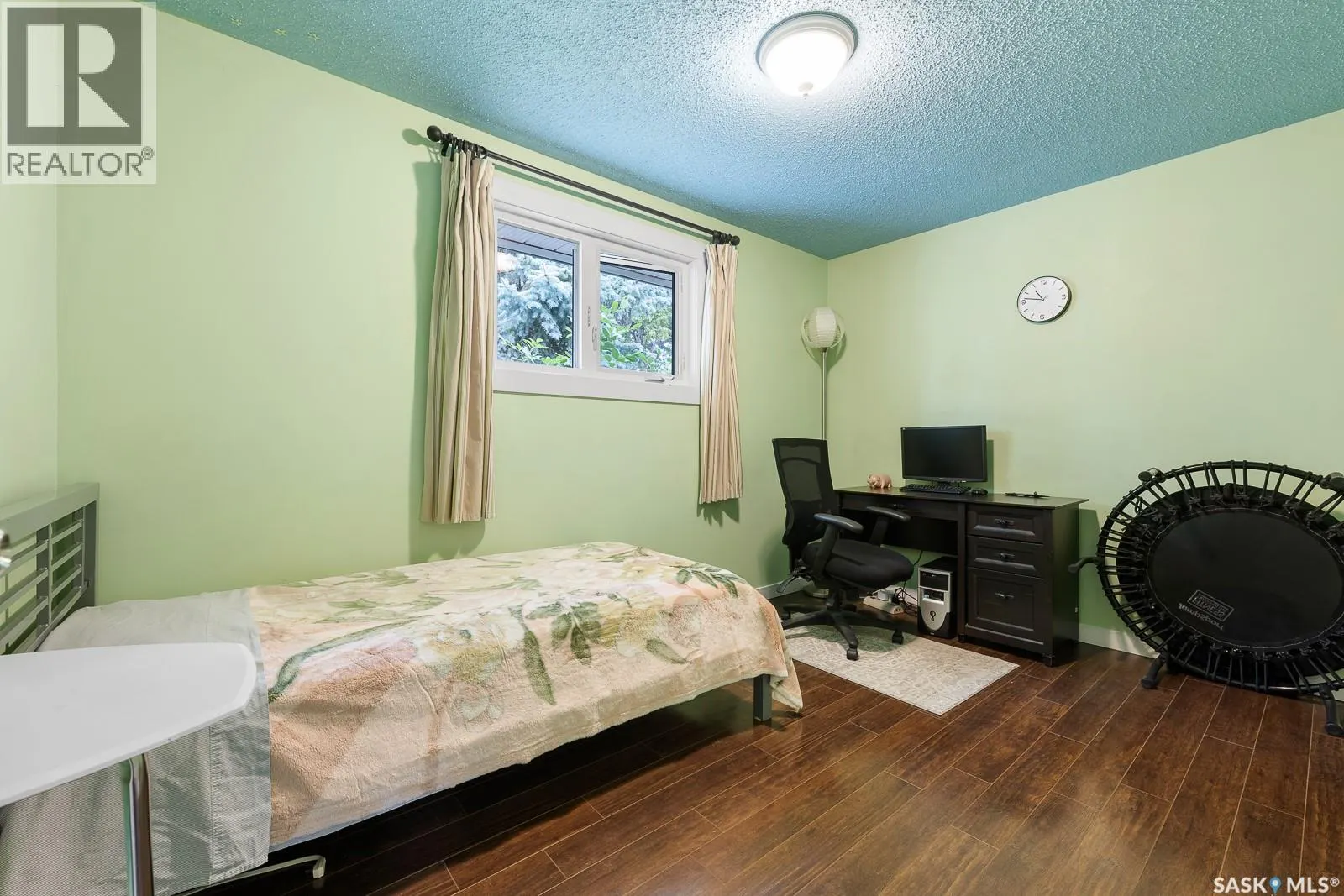 762 Bard CRESCENT N