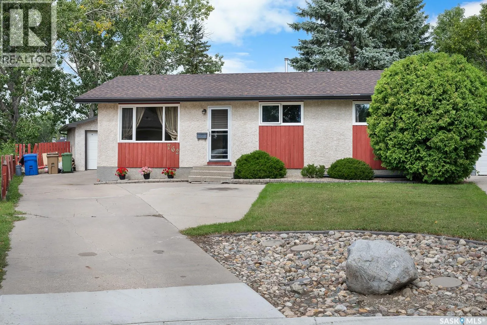 762 Bard CRESCENT N
