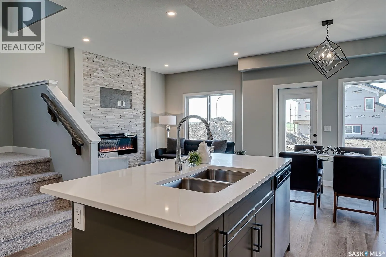 490 Doran CRESCENT