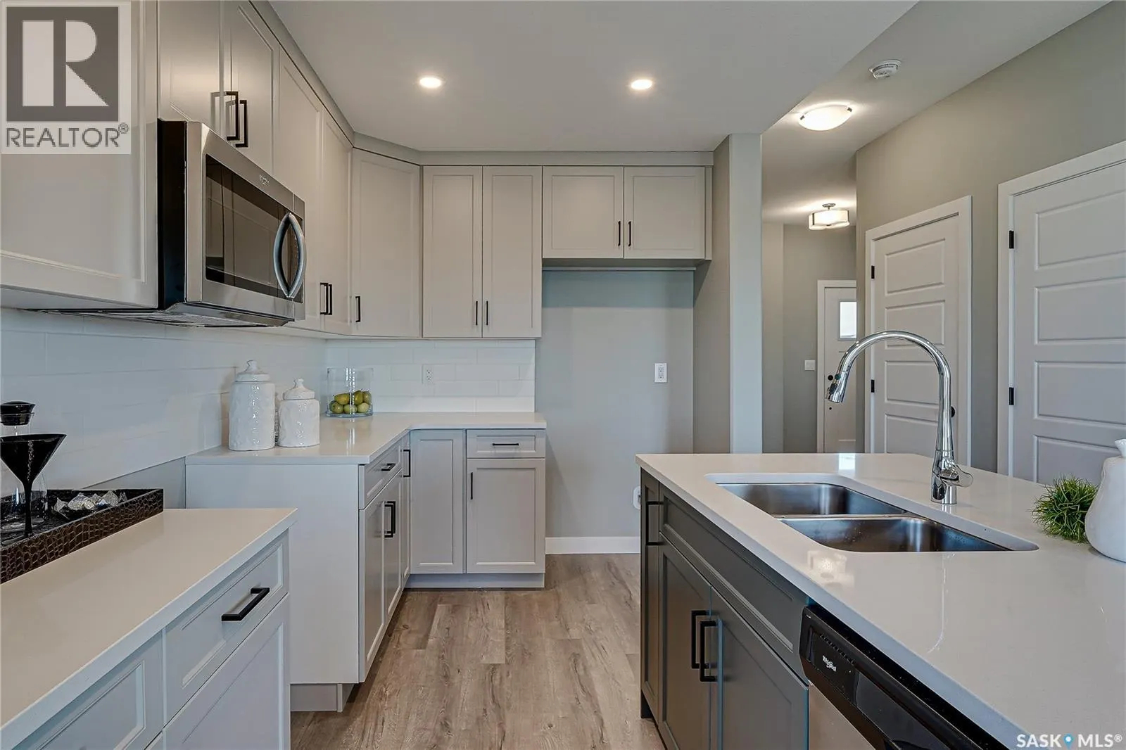 490 Doran CRESCENT