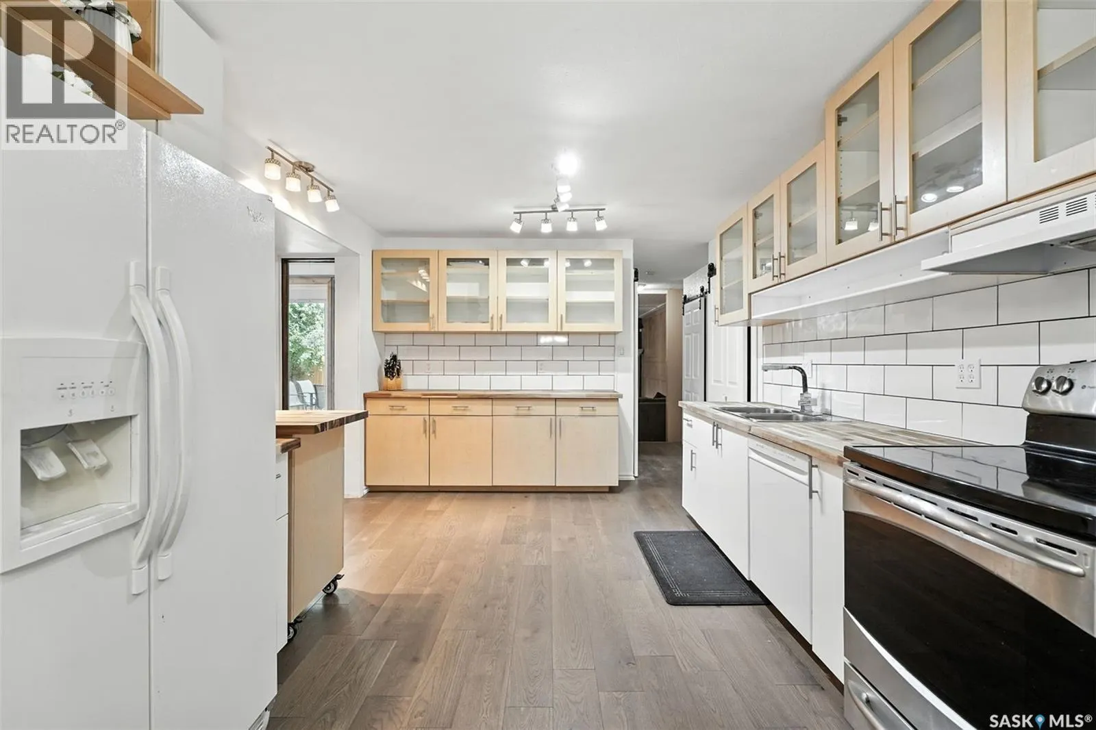 6 Capilano DRIVE
