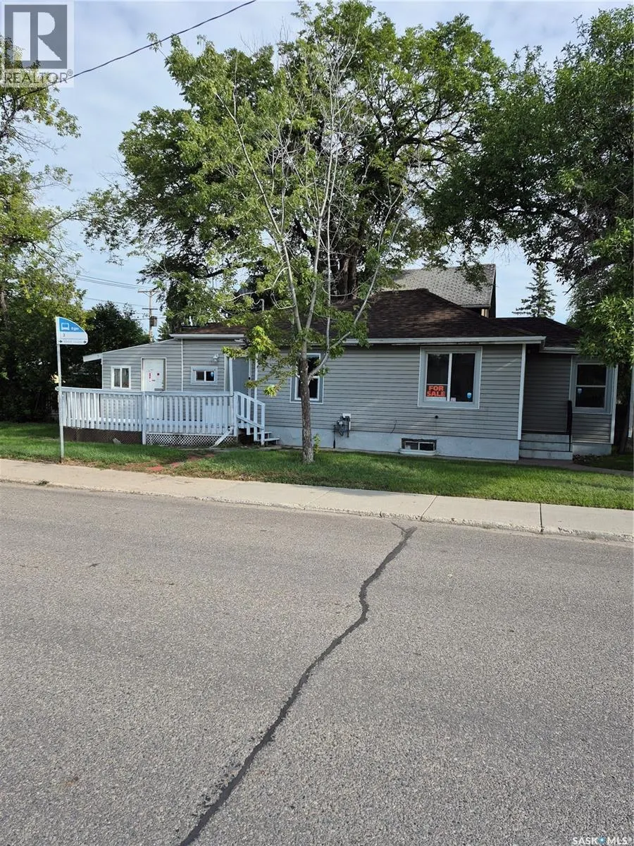 803 I AVENUE N
