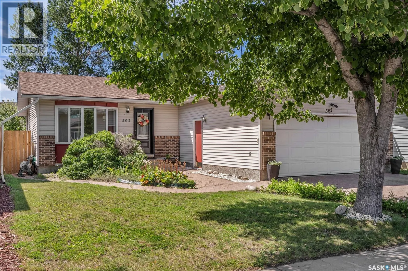 502 Brightsand CRESCENT