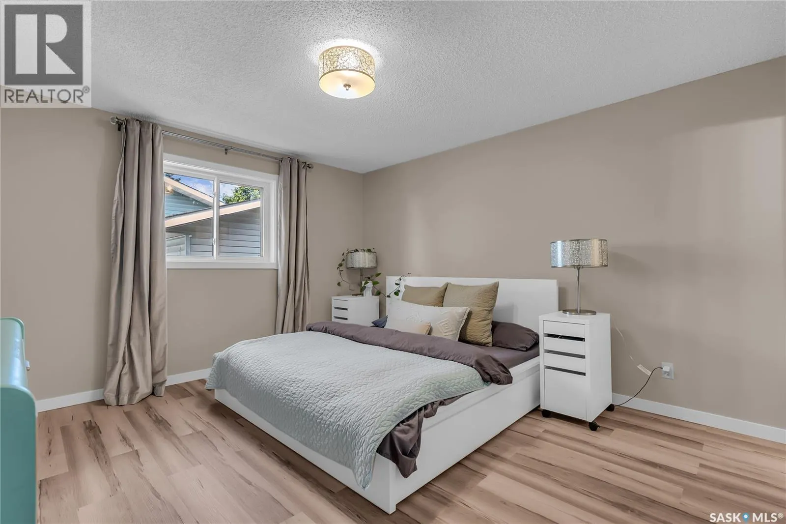 502 Brightsand CRESCENT