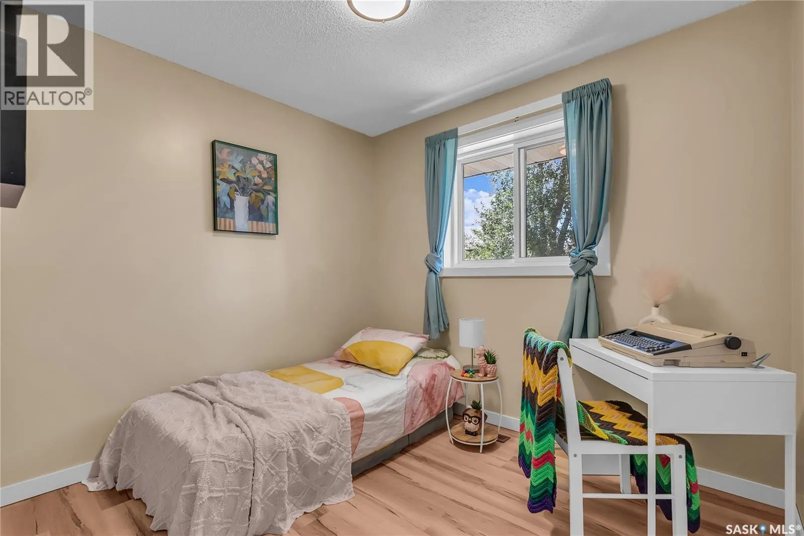 502 Brightsand CRESCENT