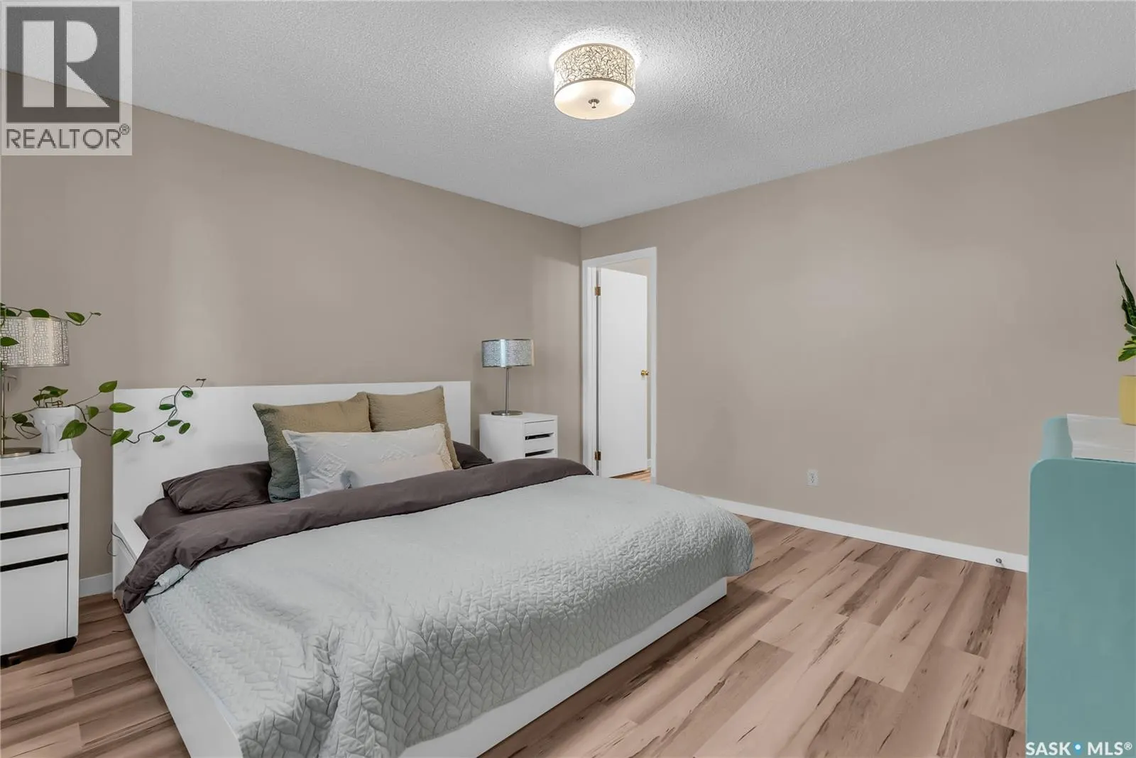502 Brightsand CRESCENT