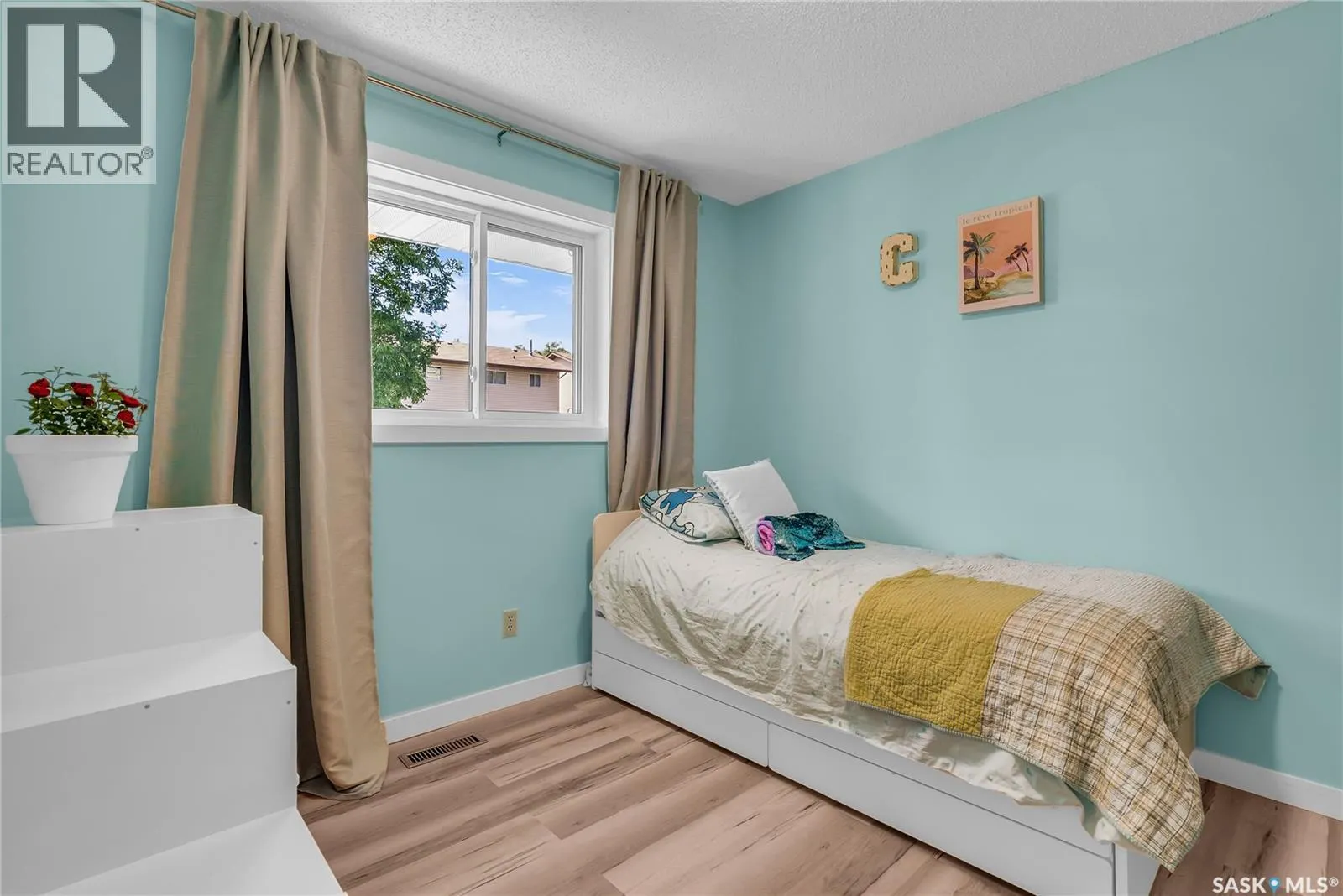 502 Brightsand CRESCENT