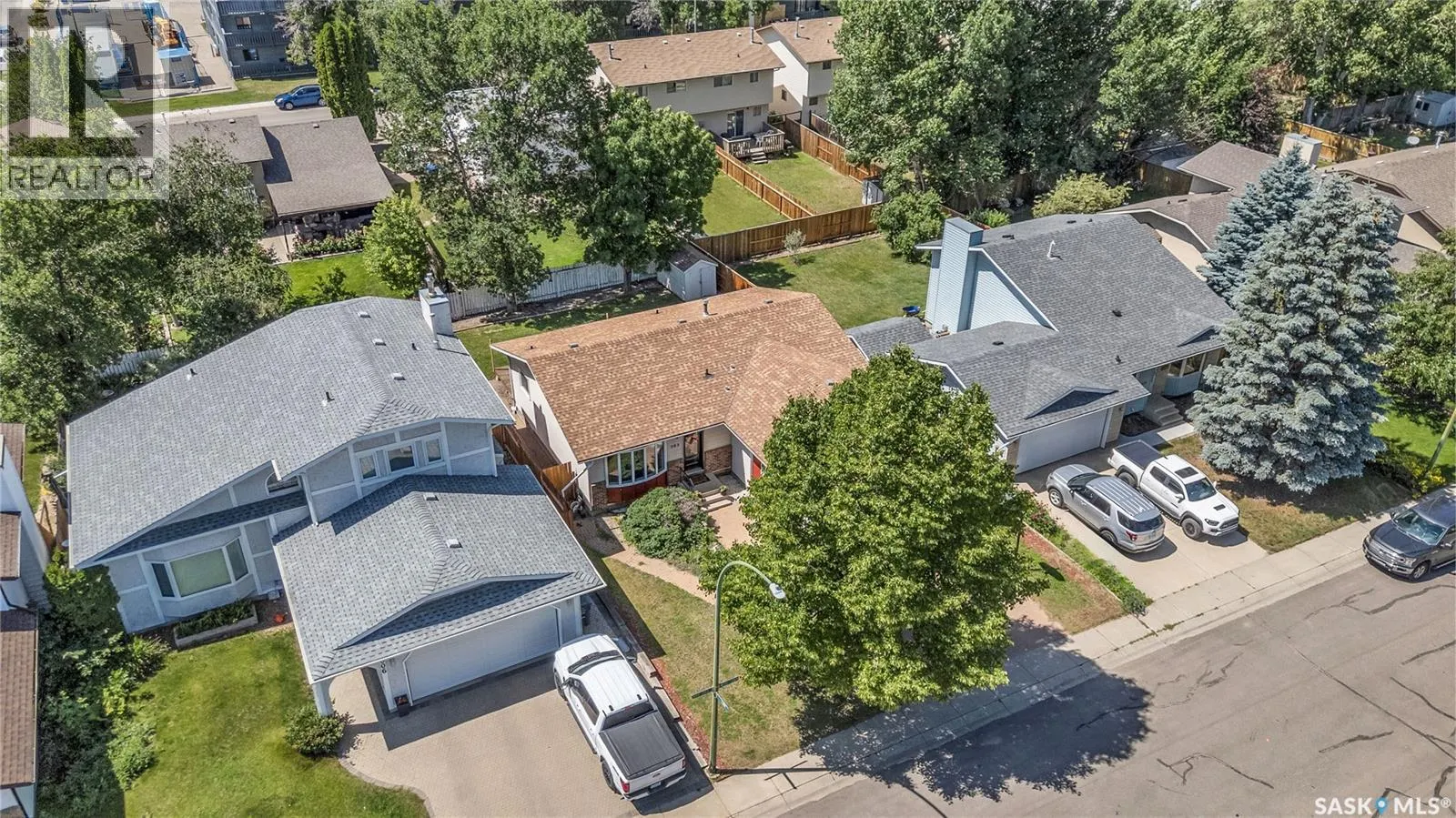 502 Brightsand CRESCENT