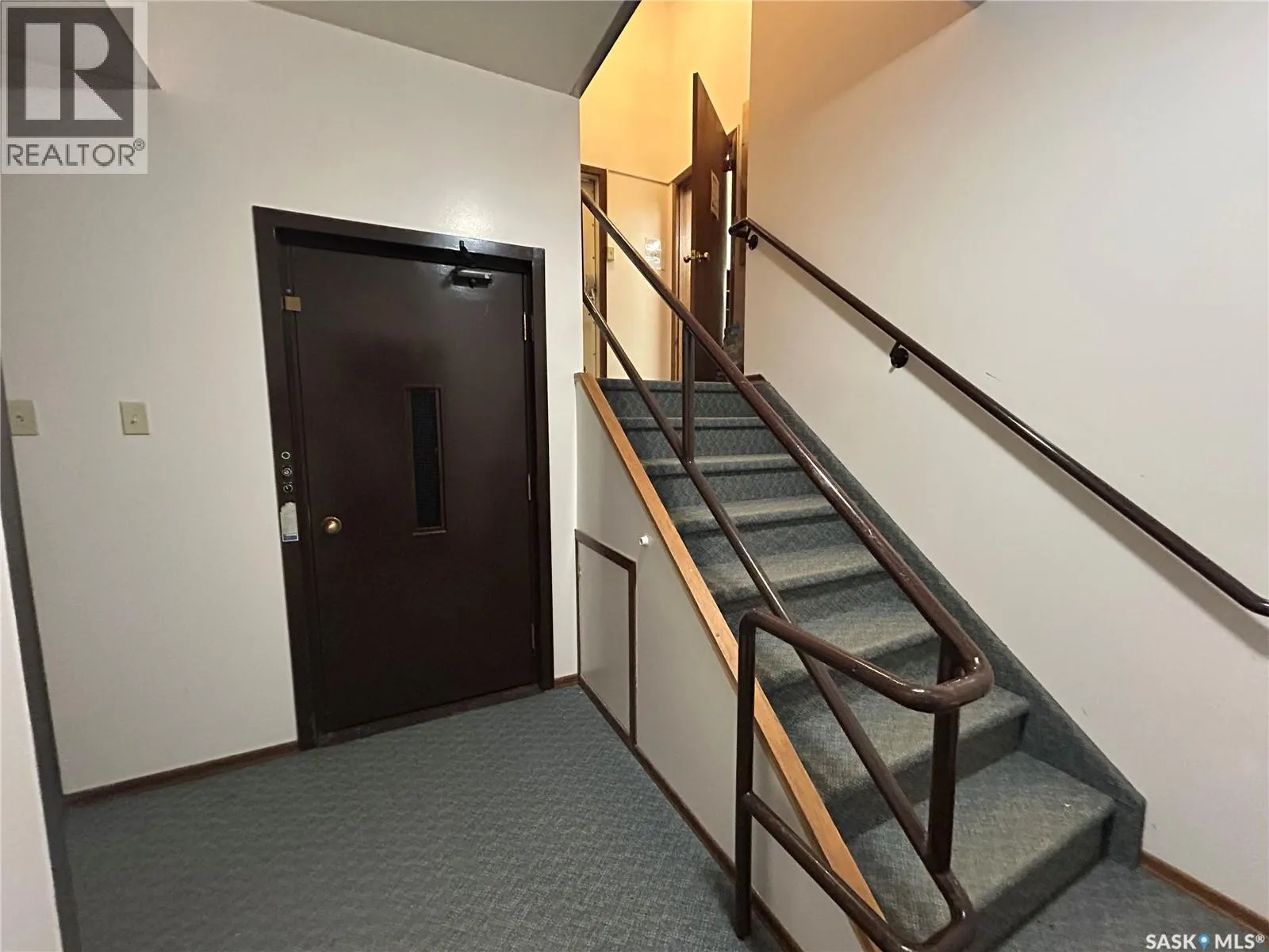 27 Hochelaga STREET W