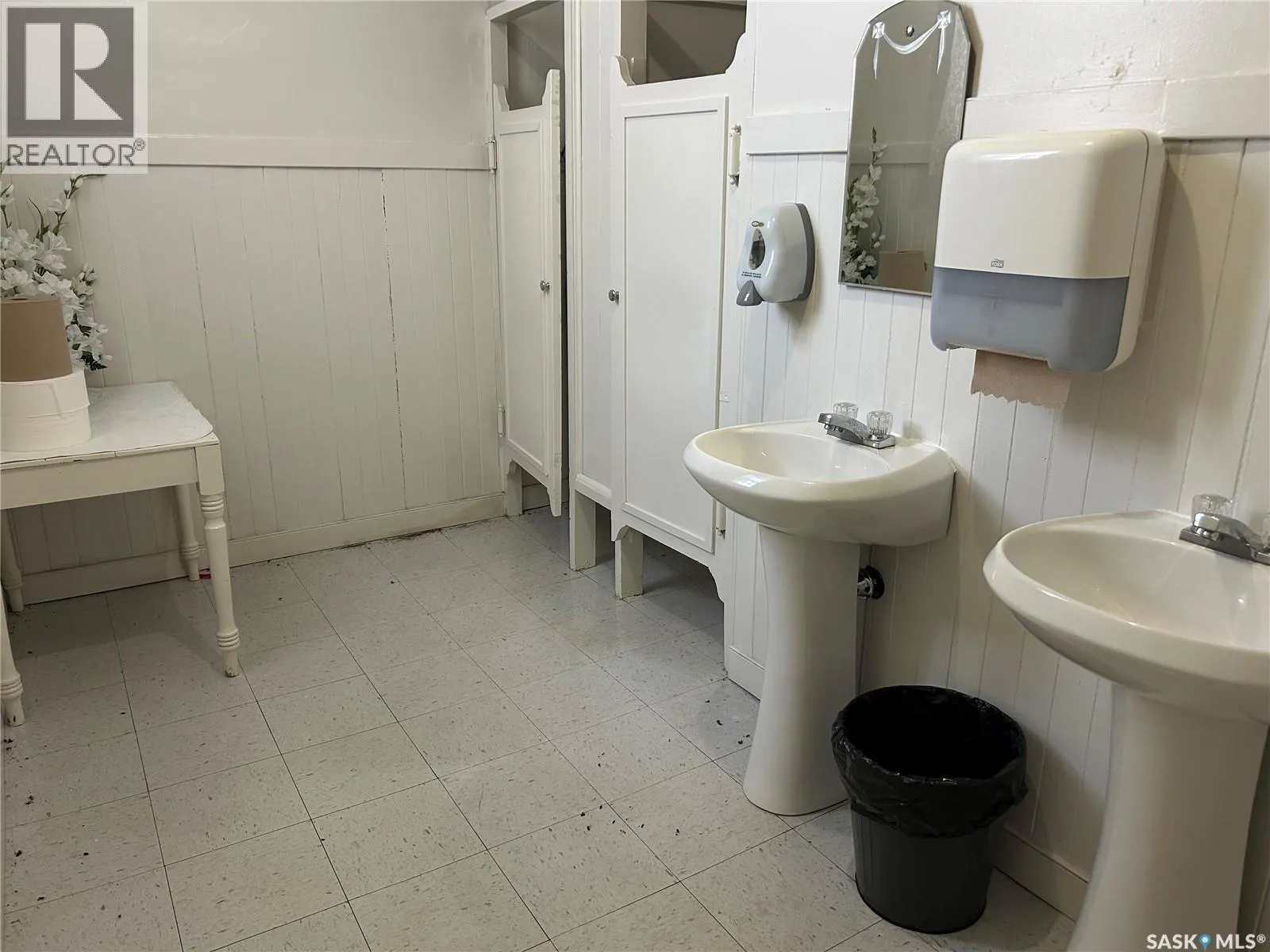 27 Hochelaga STREET W