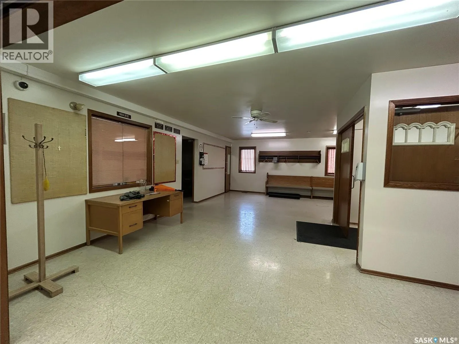 27 Hochelaga STREET W